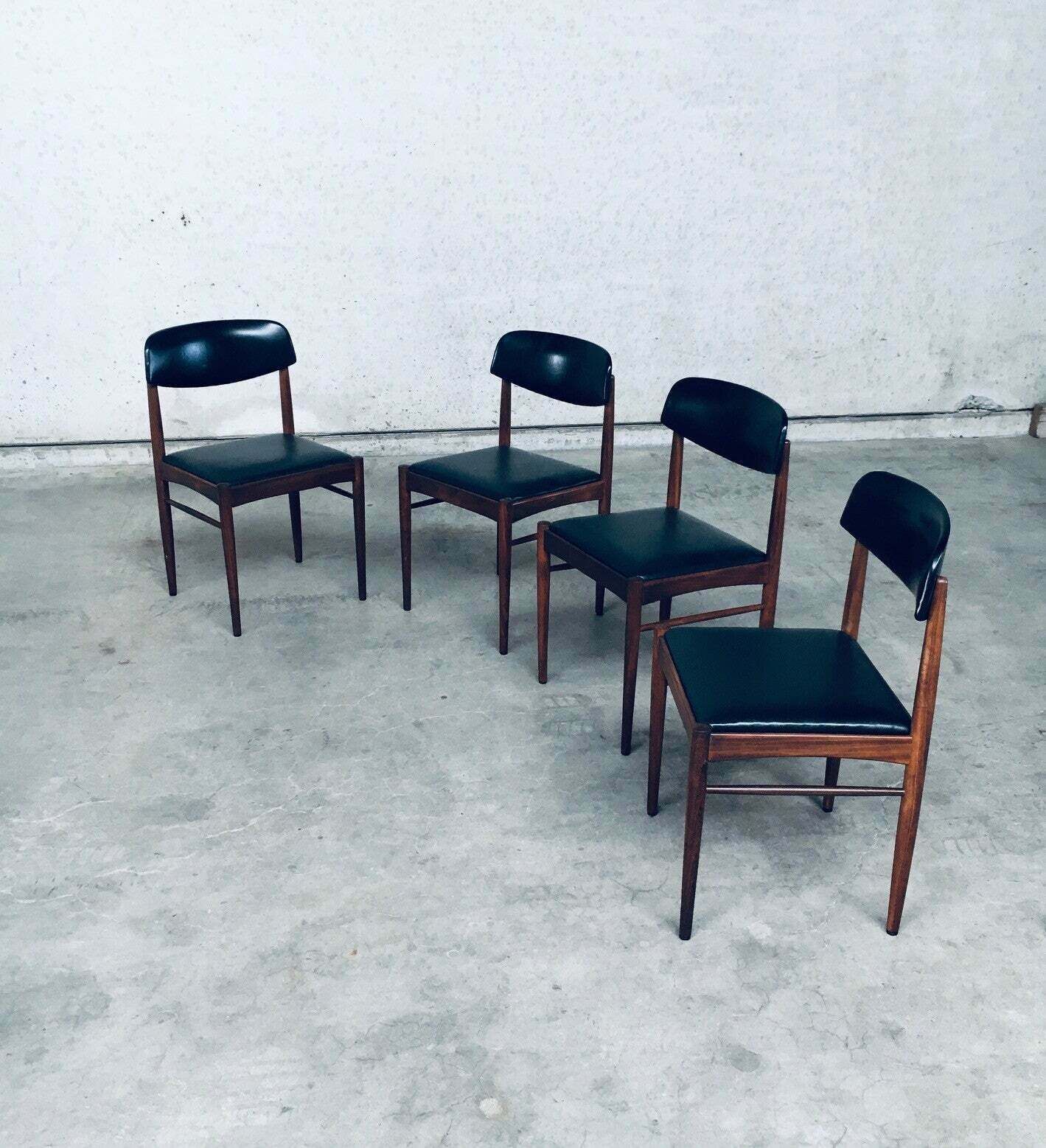 Jaren 1960 Mid Century Dutch Design Eetkamerstoelen photo for sale