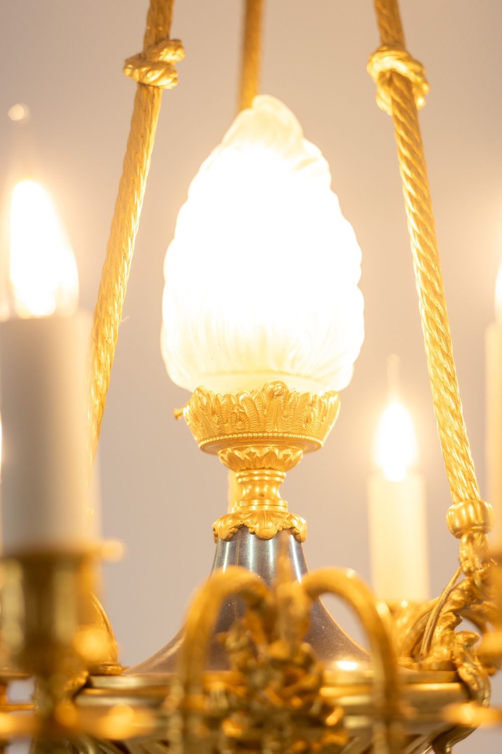 photo vintage Louis XVI Style Chandelier In Gilded Bronze. Circa 1900.