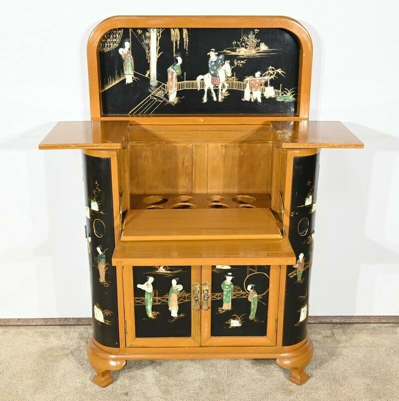 photo furniture Asian Liquor Cabinet In Lacquered Wood, China – 1950