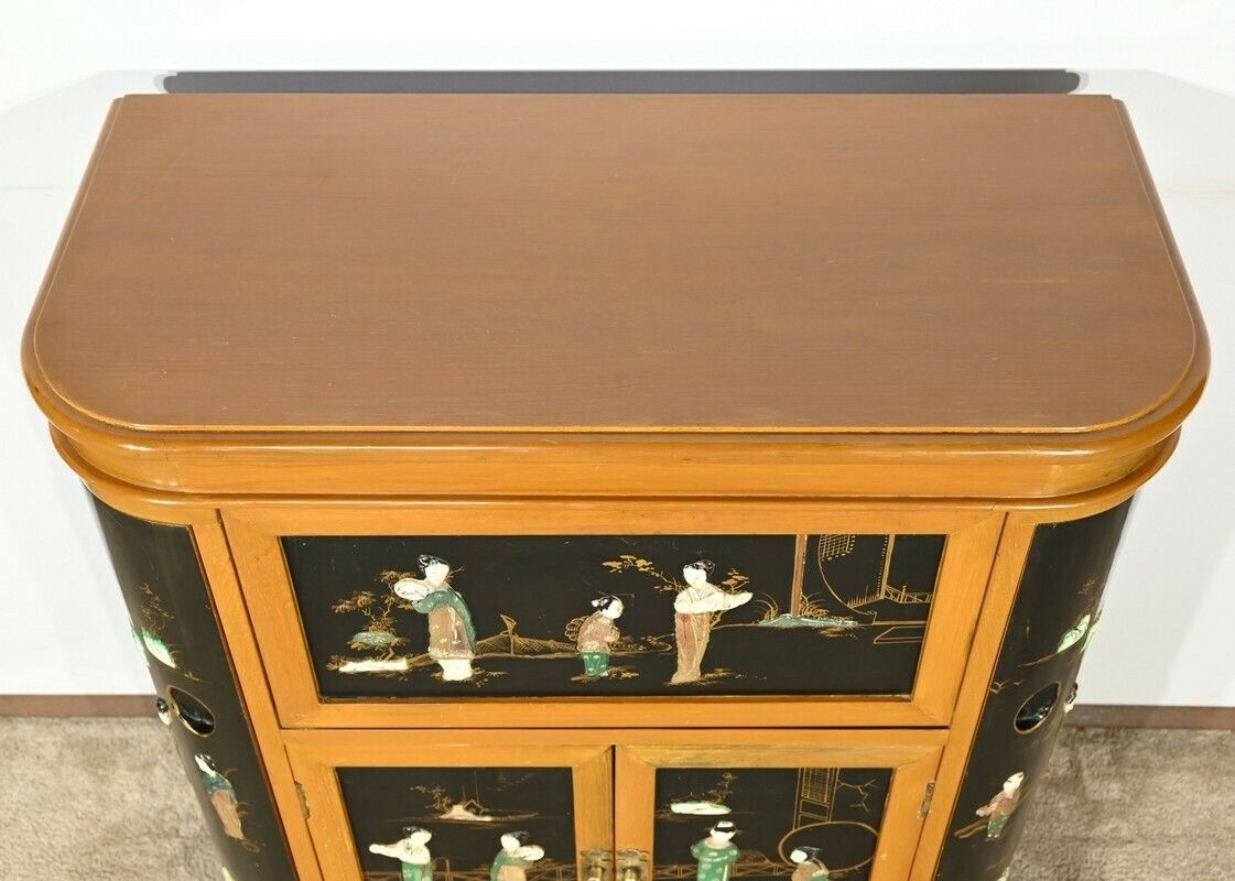 photo vinterior Asian Liquor Cabinet In Lacquered Wood, China – 1950