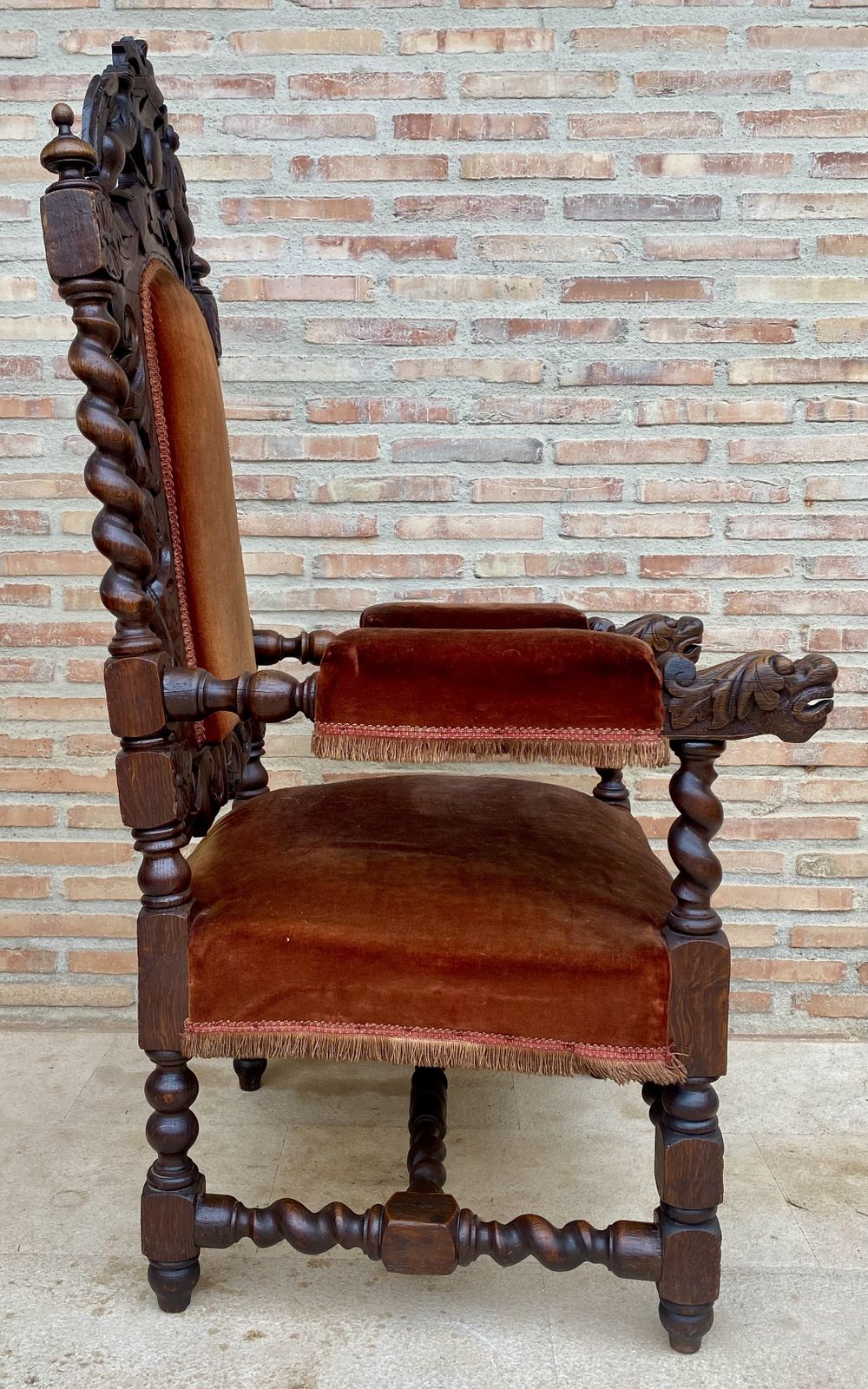 photo furniture 19th Century French Carved Walnut Throne Chair