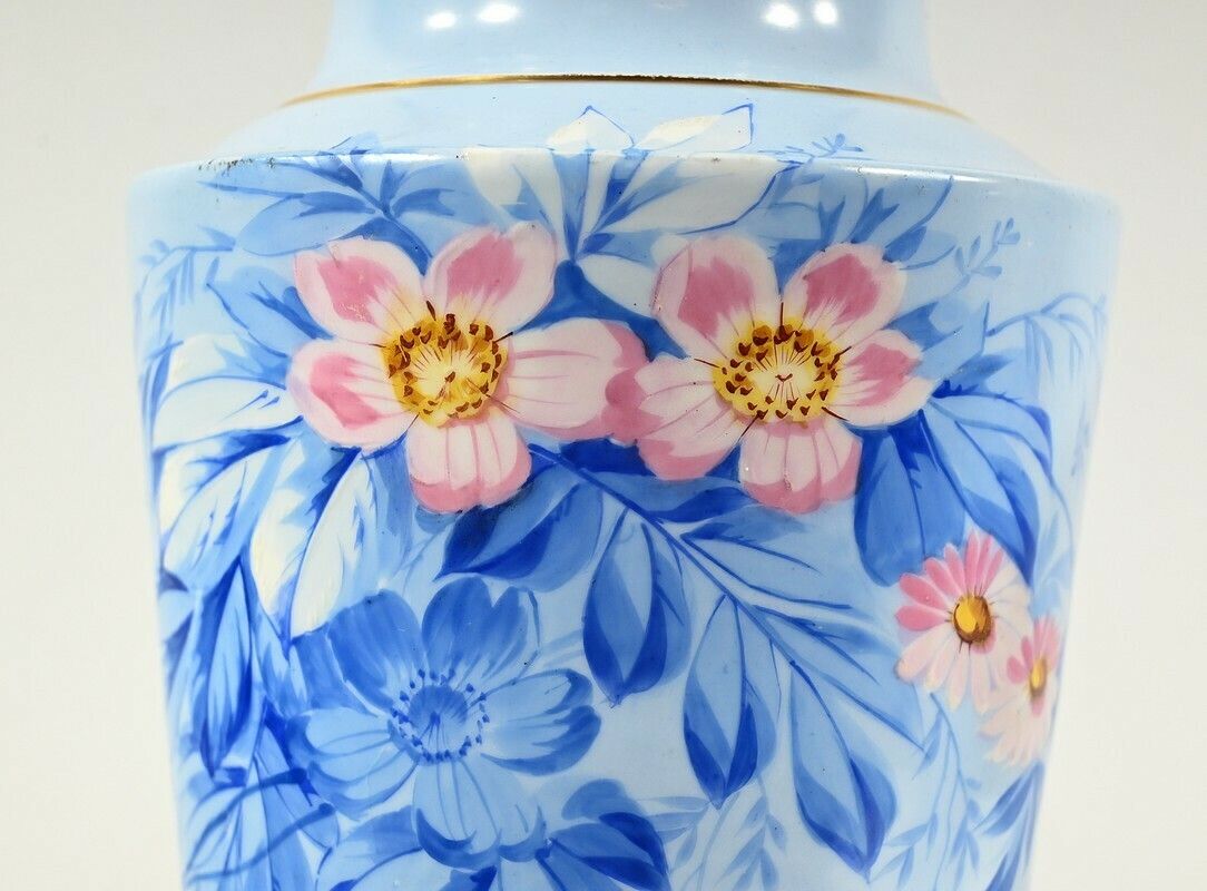 photo furniture Pair Of Porcelain Vases – Mid 19th Century