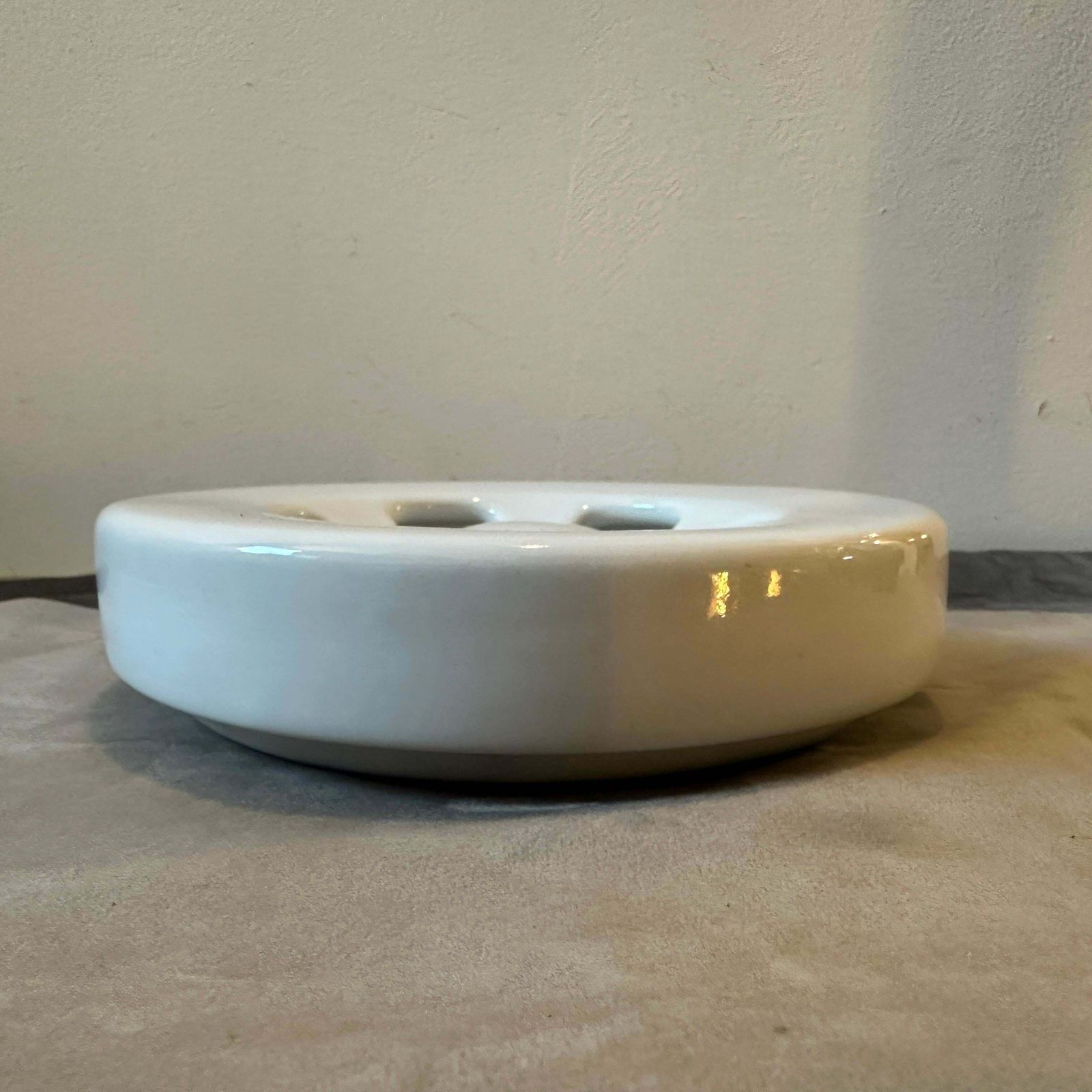 1970s Iconic Modernist White Ceramic Ashtray By Mangiarotti For F.Lli Brambilla photo for sale