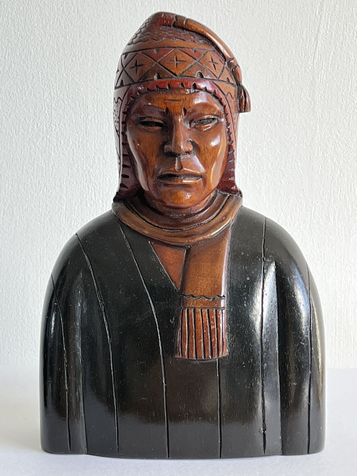 photo buy South American Sculptured Wooden Figures By Juan Carlos Ramírez
