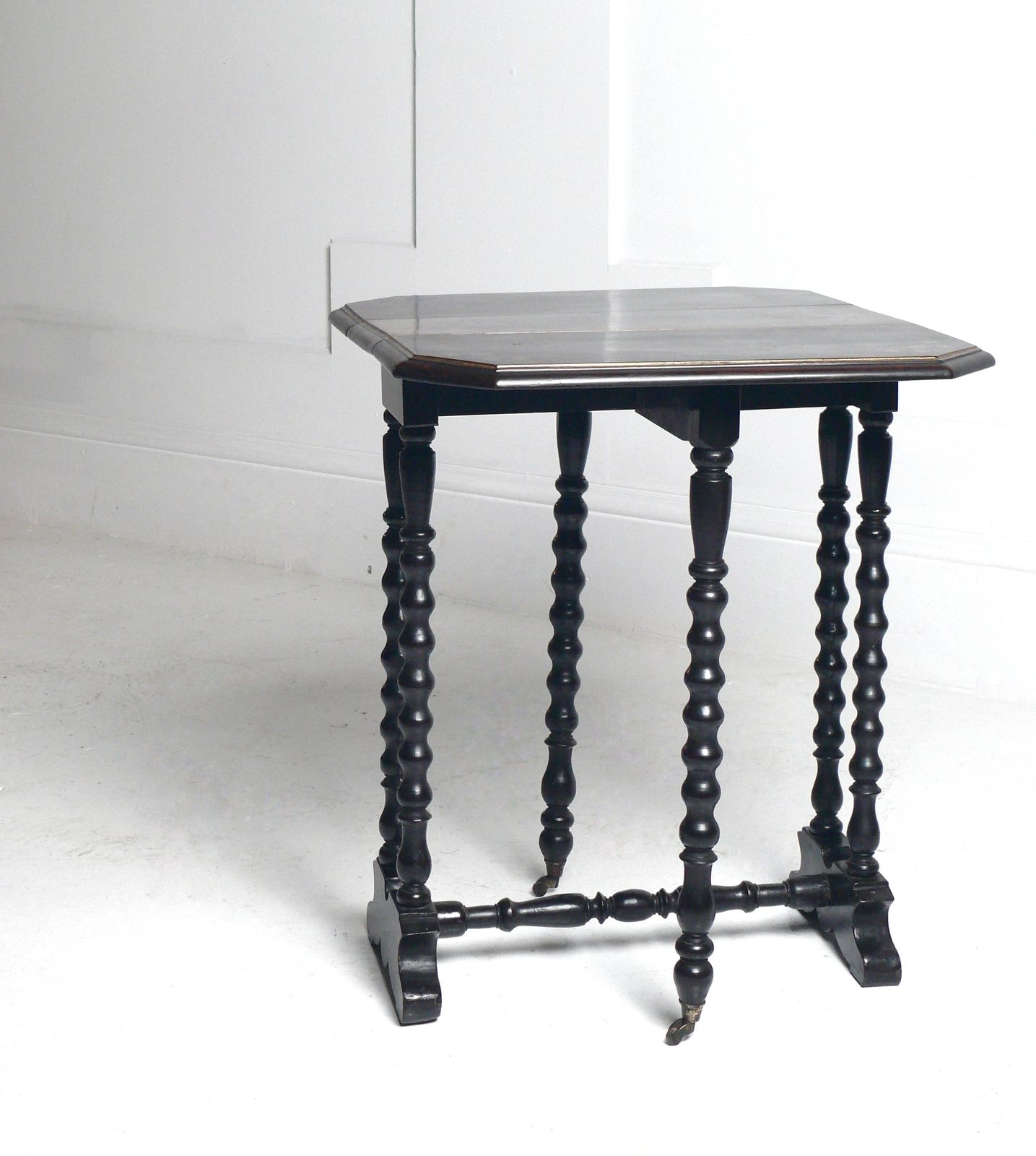 Ebonised Chinoiserie Bobbin Turned Side Table photo vinterior