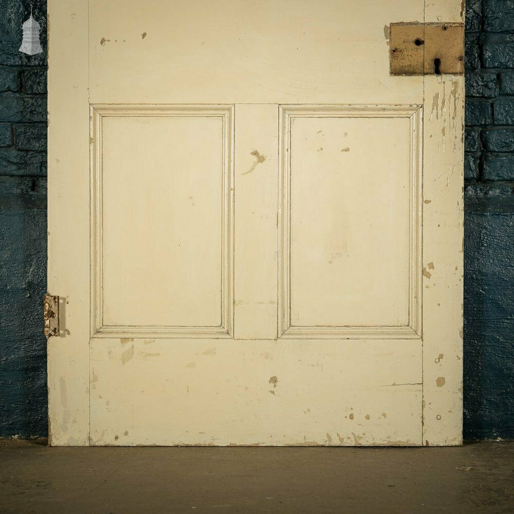 photo vinterior Pine Panelled Door, Moulded 6 Panel, White Painted