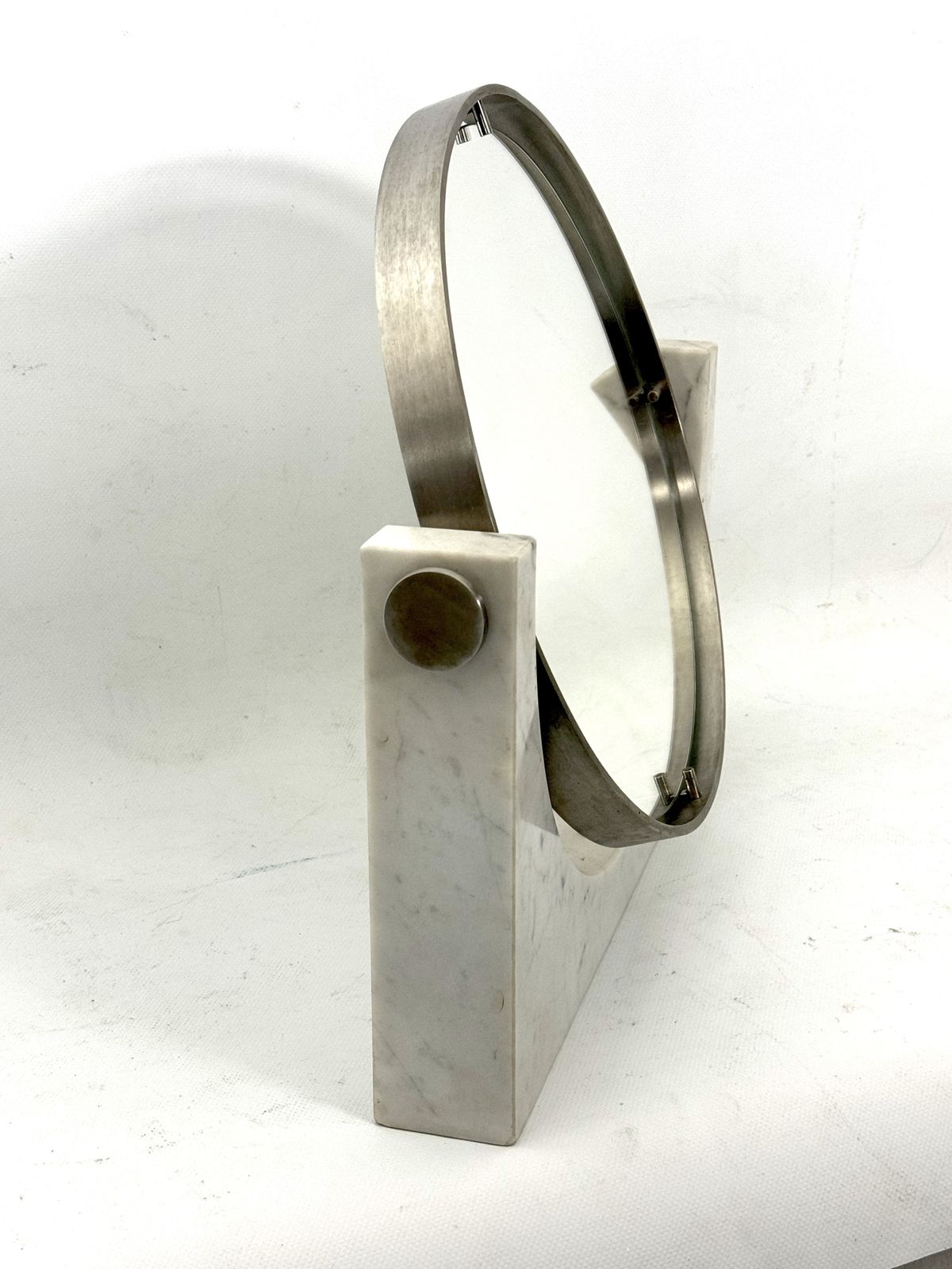 photo vinterior Angelo Mangiarotti, Mid Century Vanity Mirror In Carrara Marble. Italy 1960s