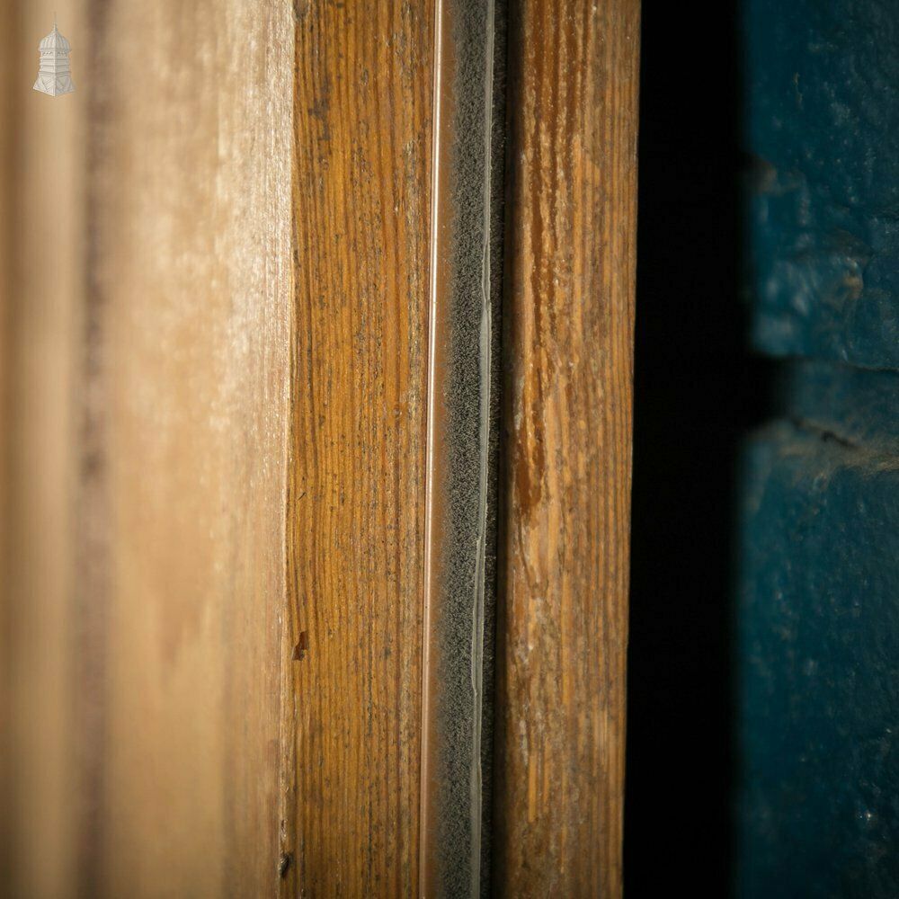photo vintage Pine Panelled Door, 6 Panel Scumble Paint Finish