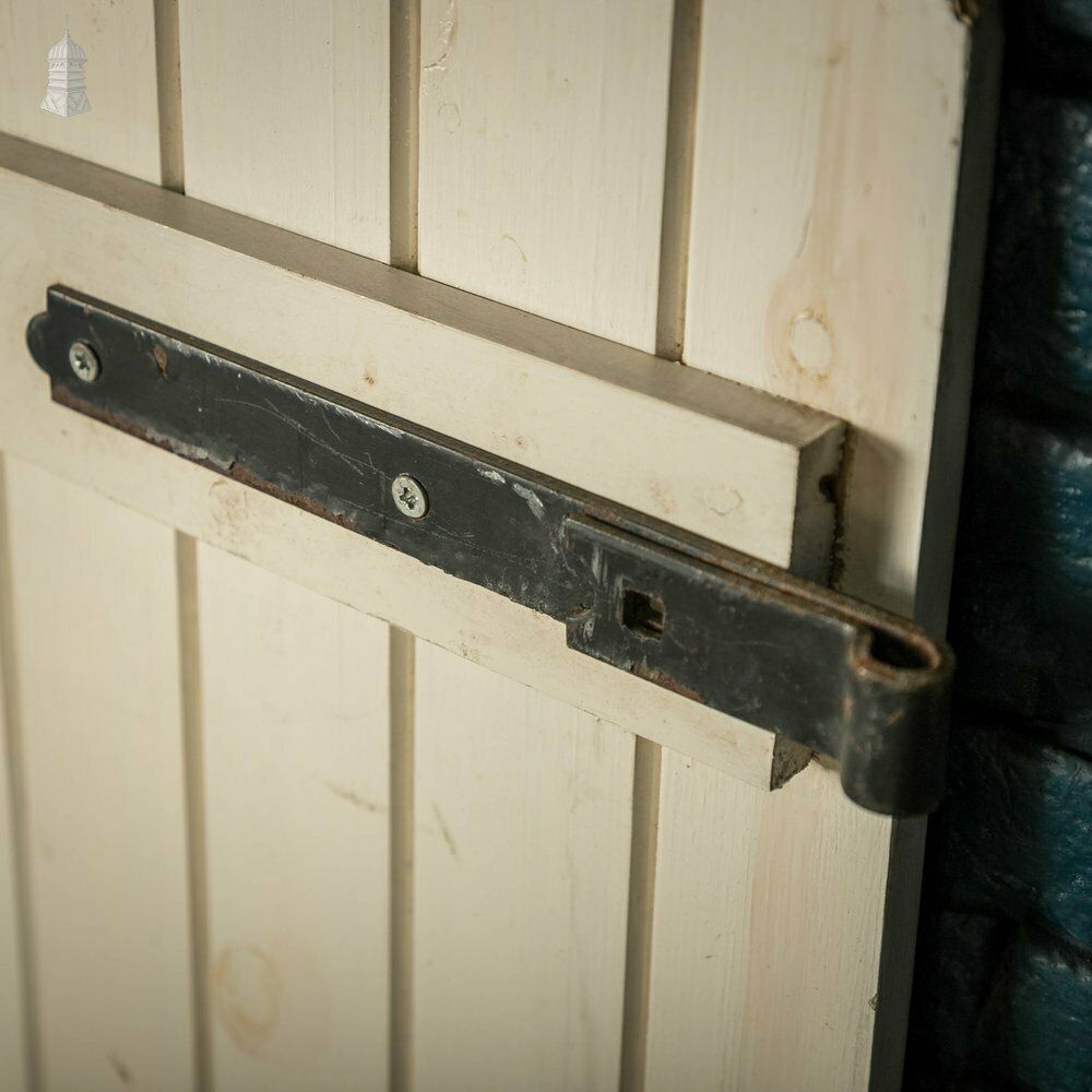 Plank Ledged And Braced Door, White Painted Tongue And Groove Cupboard Door photo vinterior
