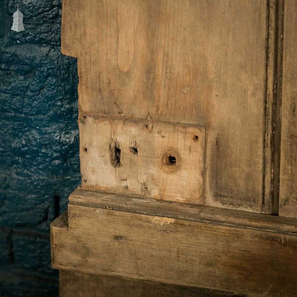 photo vinterior Plank And Ledge Door, 17th C Two Plank Pine Cottage Door