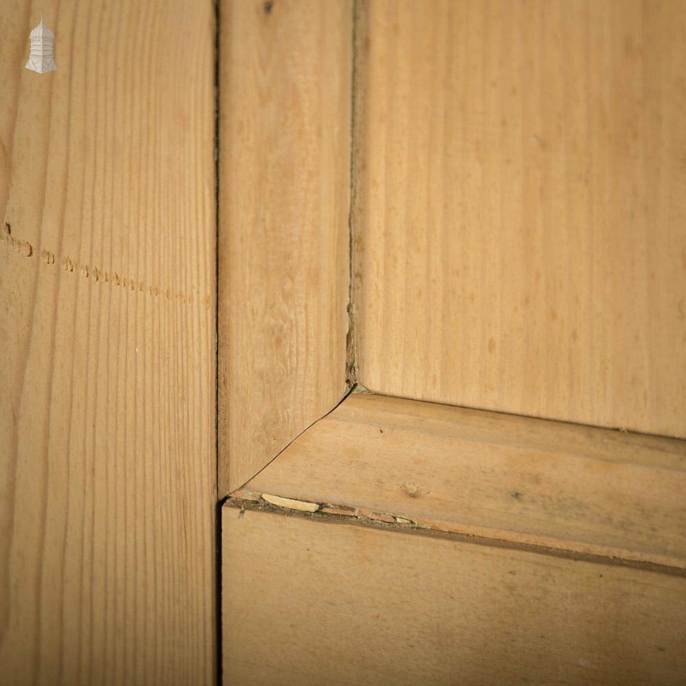 photo vintage Victorian Paneled Door, 4 Panels With Moulding Trim