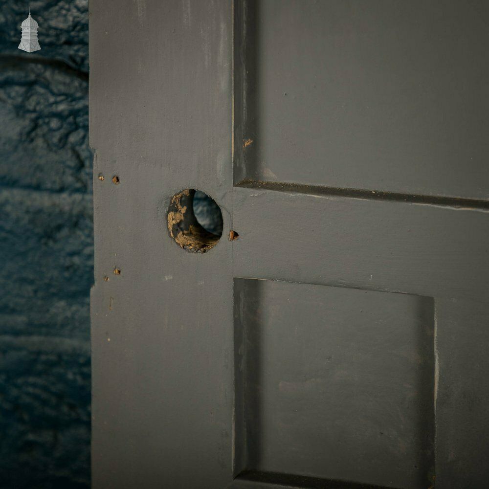 photo vinterior Pine Door With Window, Victorian With Moldings And Grey Painted Finish