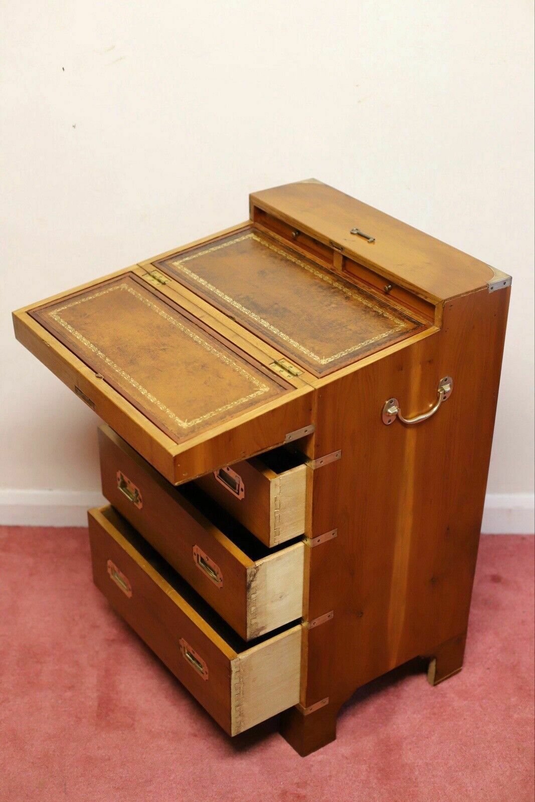 photo vintage Beautiful Yew And Brass Military Secretary Campaign Chest