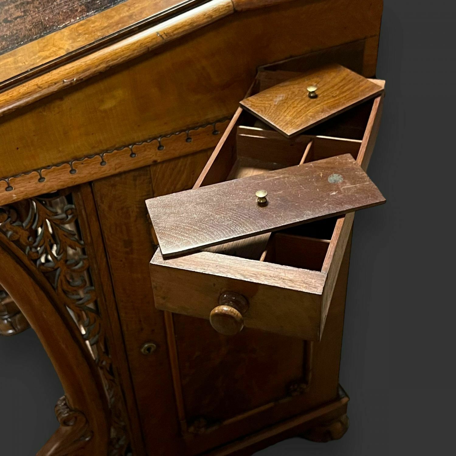 Fine Quality C19th  Arts & Crafts Walnut Davenport Desk photo for sale