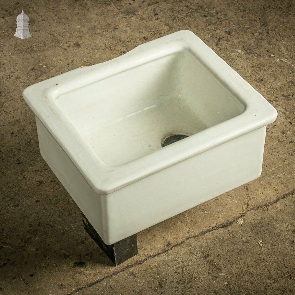 photo furniture Laboratory Sink, White Glazed Small Belfast Sink By Royal Doulton