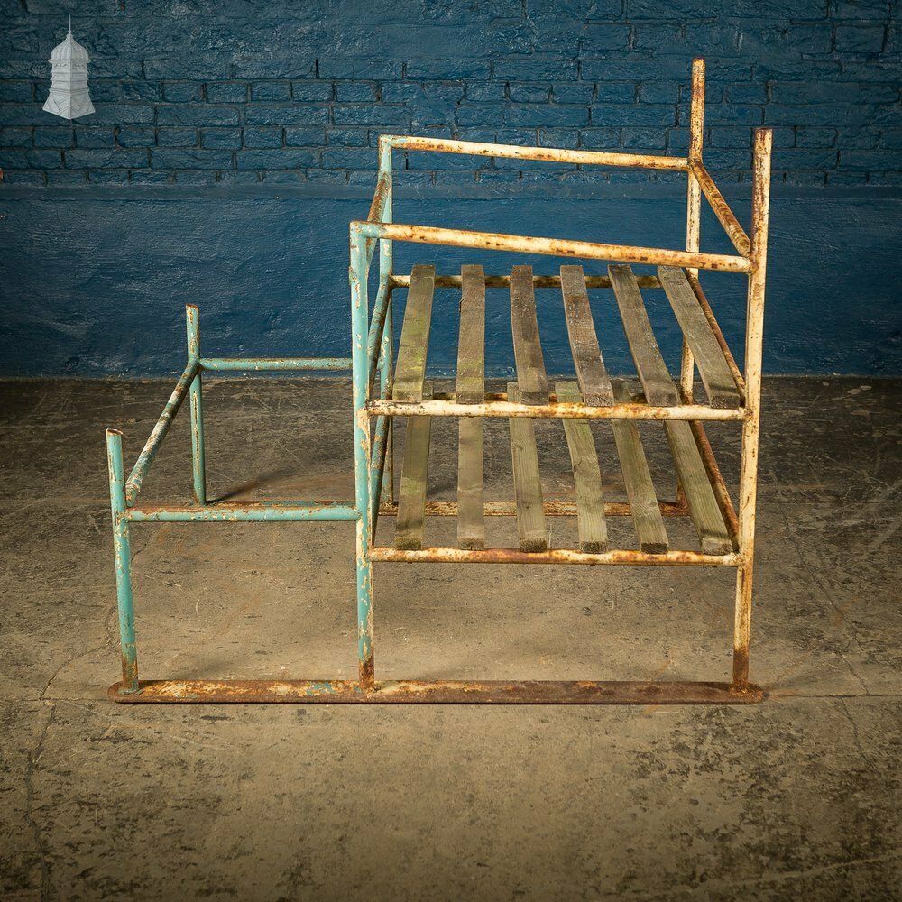 photo vinterior Metal Industrial Shelving With Wooden Slats