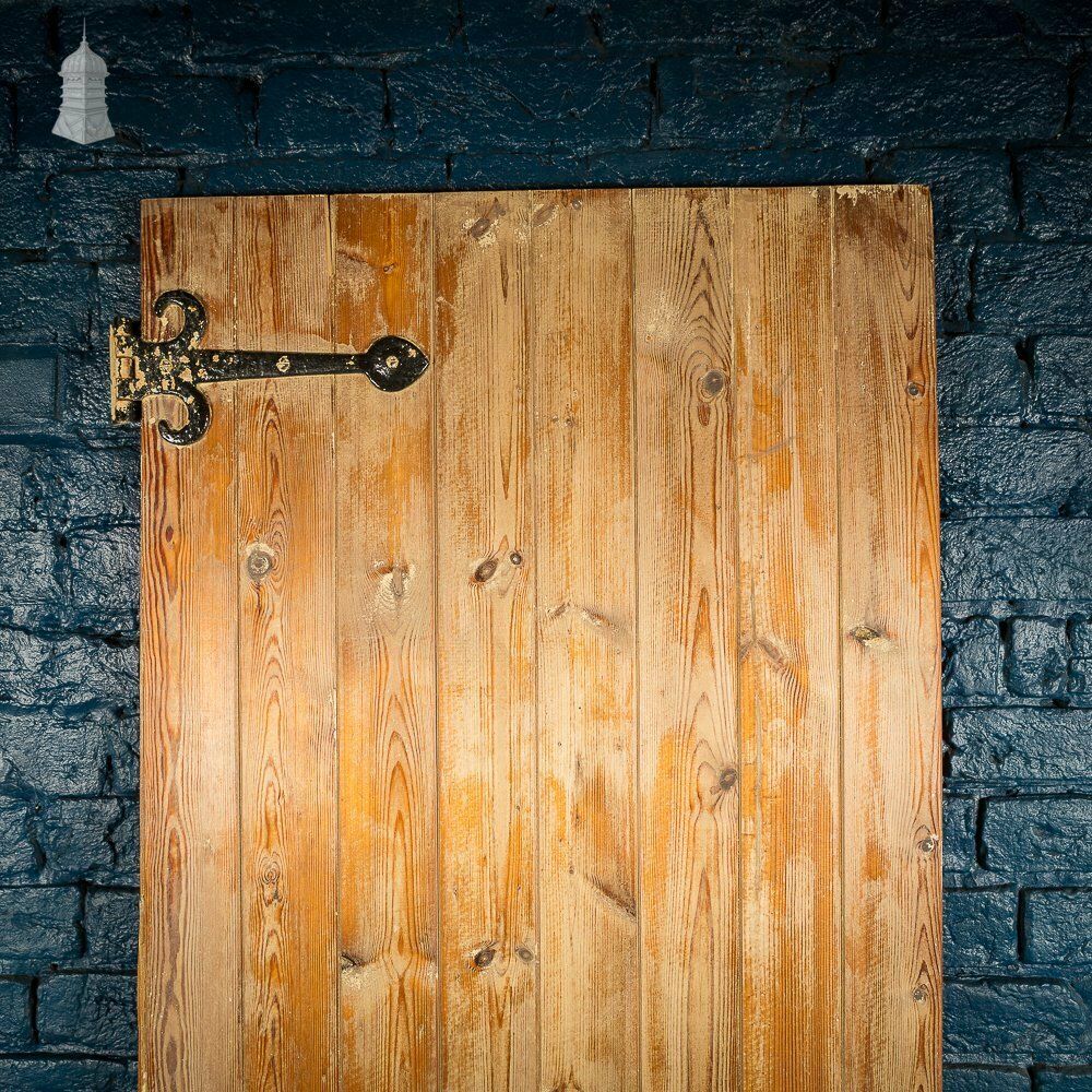 Stripped Pine Braced And Ledged Cottage Door photo vinterior