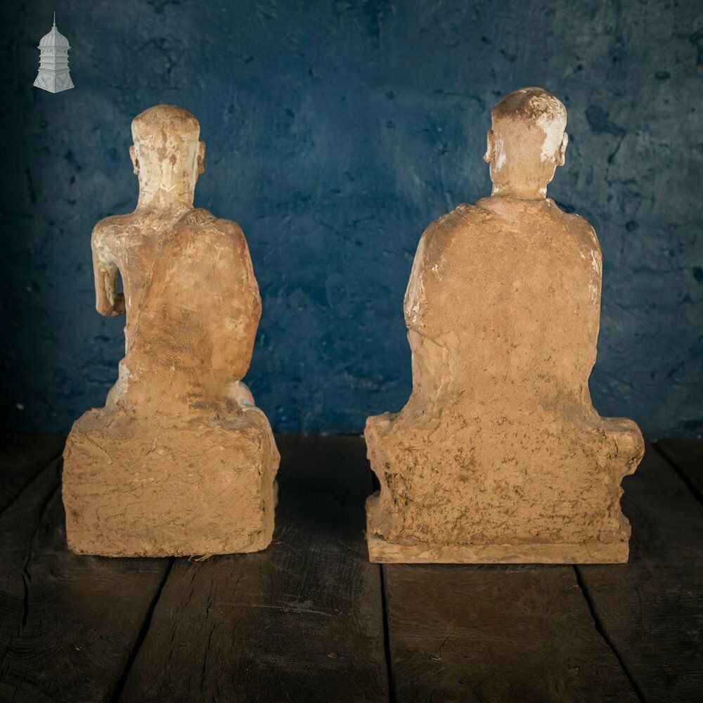 photo vinterior A Pair Of Chinese Early Ming Dynasty Luohans, Remnants Of Blue, Red And White Pigment Height 50cm
