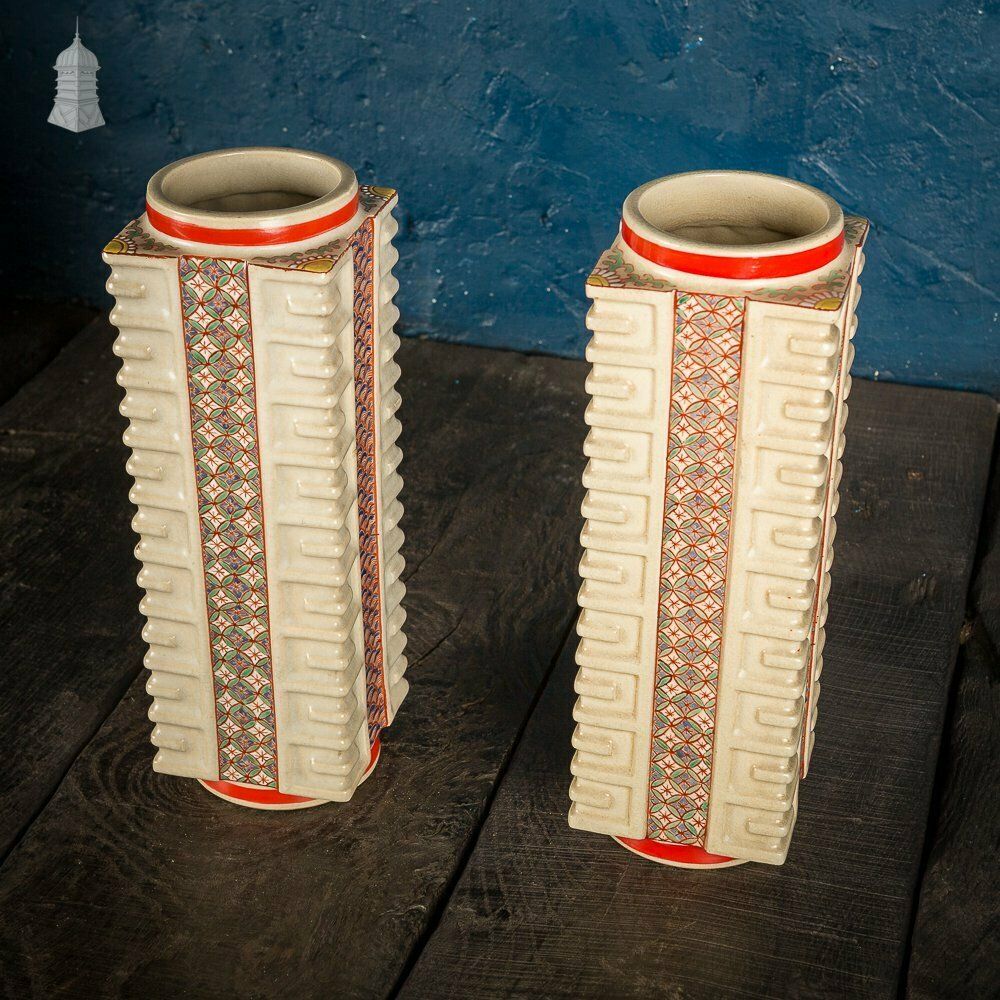 photo vinterior Pair Of Cream And Red Geometric Japanese Vases