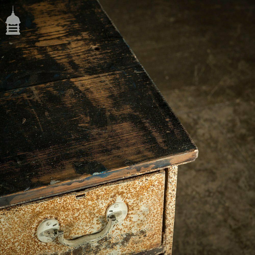Set Of Heavy Duty Industrial Machinists Drawers On Brass Runner Wheels photo vinterior