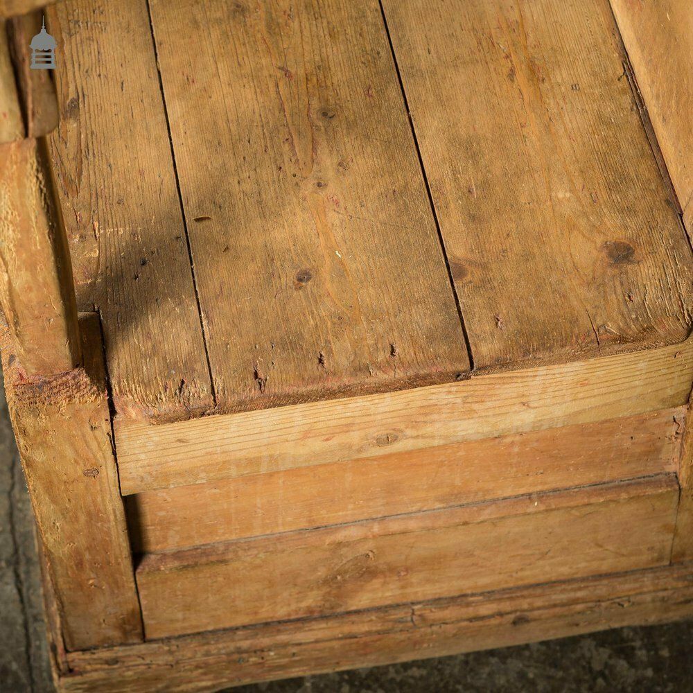 photo vintage Georgian Pine Welsh Bench Settle With Lift Up Seat Storage