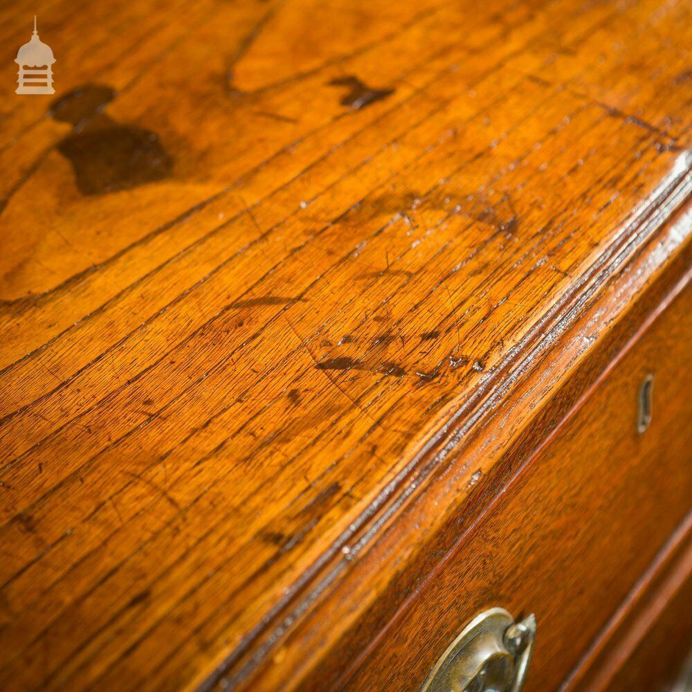 photo vintage George III Oak Chest Of Drawers With Brass Sphinx Drawer Pull Handles