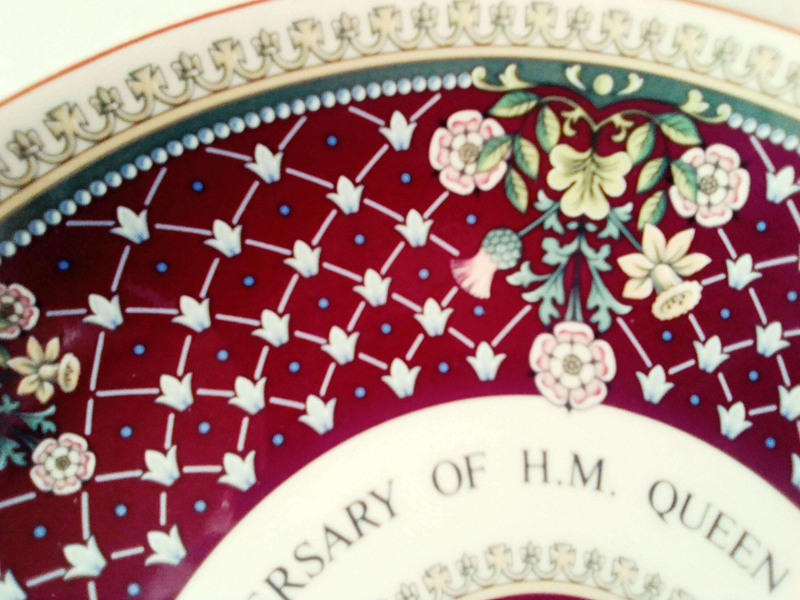 Wedgwood Dresser Plate, 40th Anniversary Queen Elizabeth II Collectible Porcelain Plate photo buy