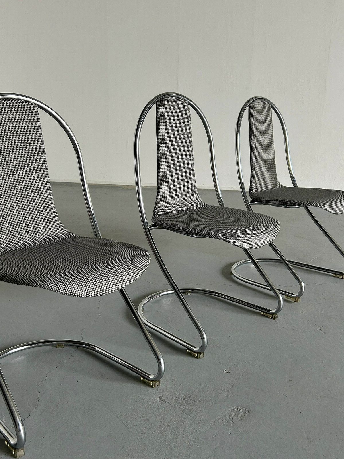 1 Of 3 Italian Space Age Chromed Tubular Steel Cantilever Chairs In Style Of Willy Rizzo For Cidue, 1980s Italy photo 268.0