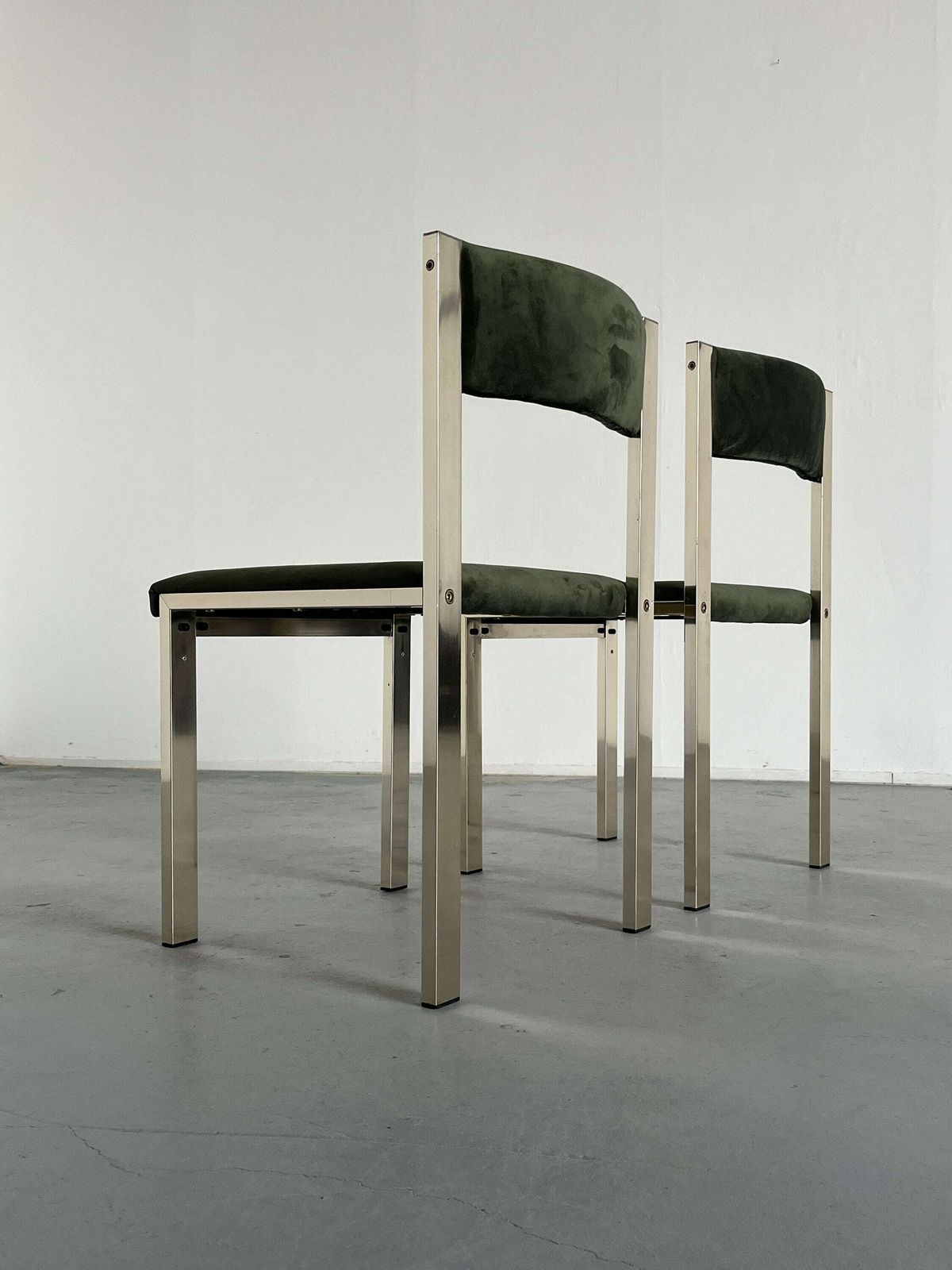 Pair Of Italian Modernist Chairs In Chrome Metal And Green Velvet By Interoffice Italy, 1970s photo Furniture