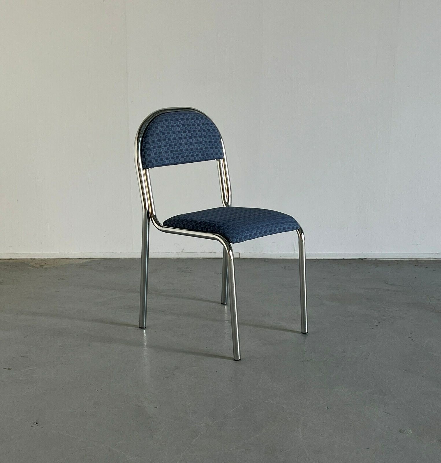 Set Of 4 Vintage Italian Bauhaus Style Curved Chrome Tubular Steel Stackable Dining Chairs, 1980s Italy photo buy