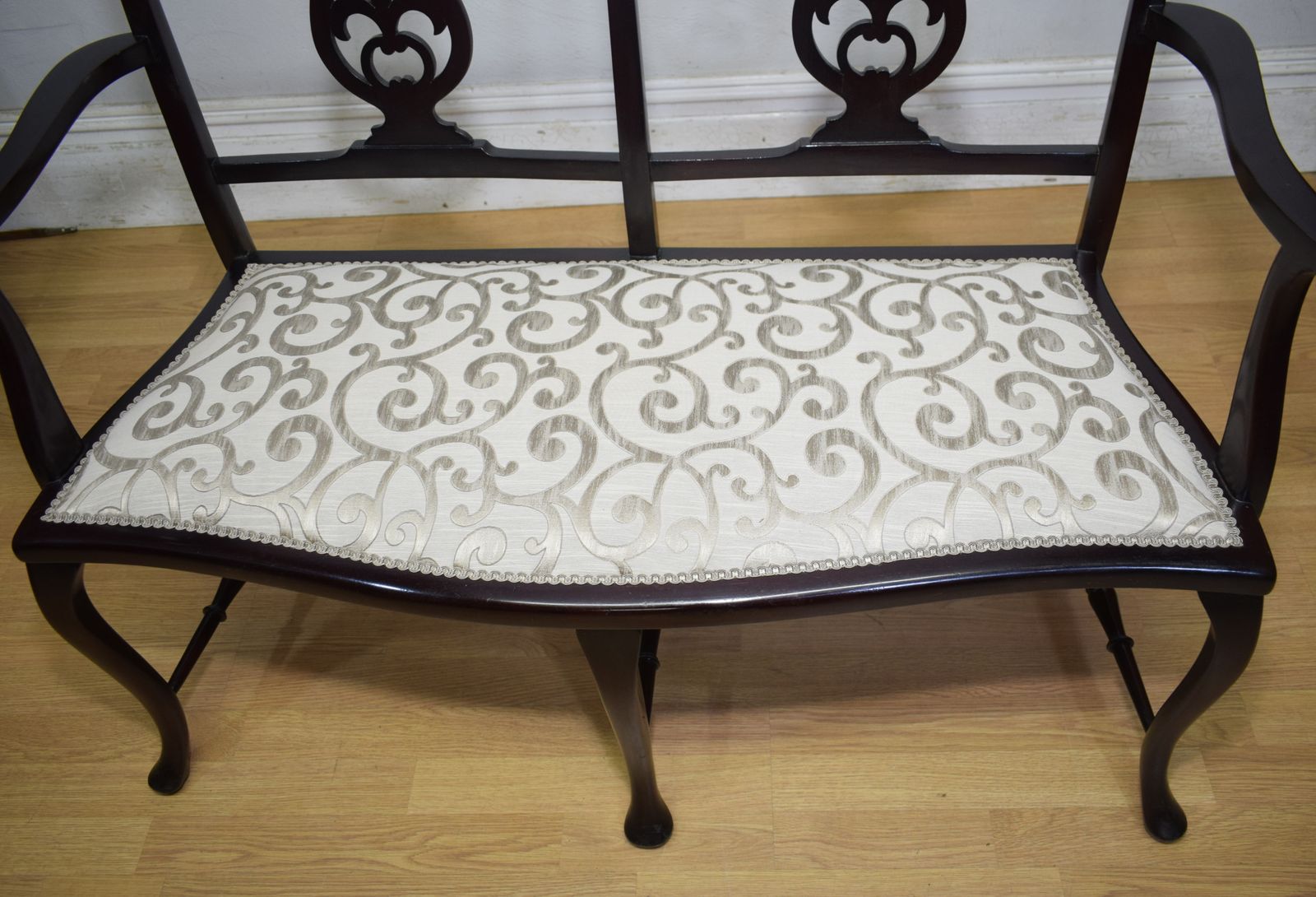 Victorian Couch / Window Seat, 1990s photo Furniture