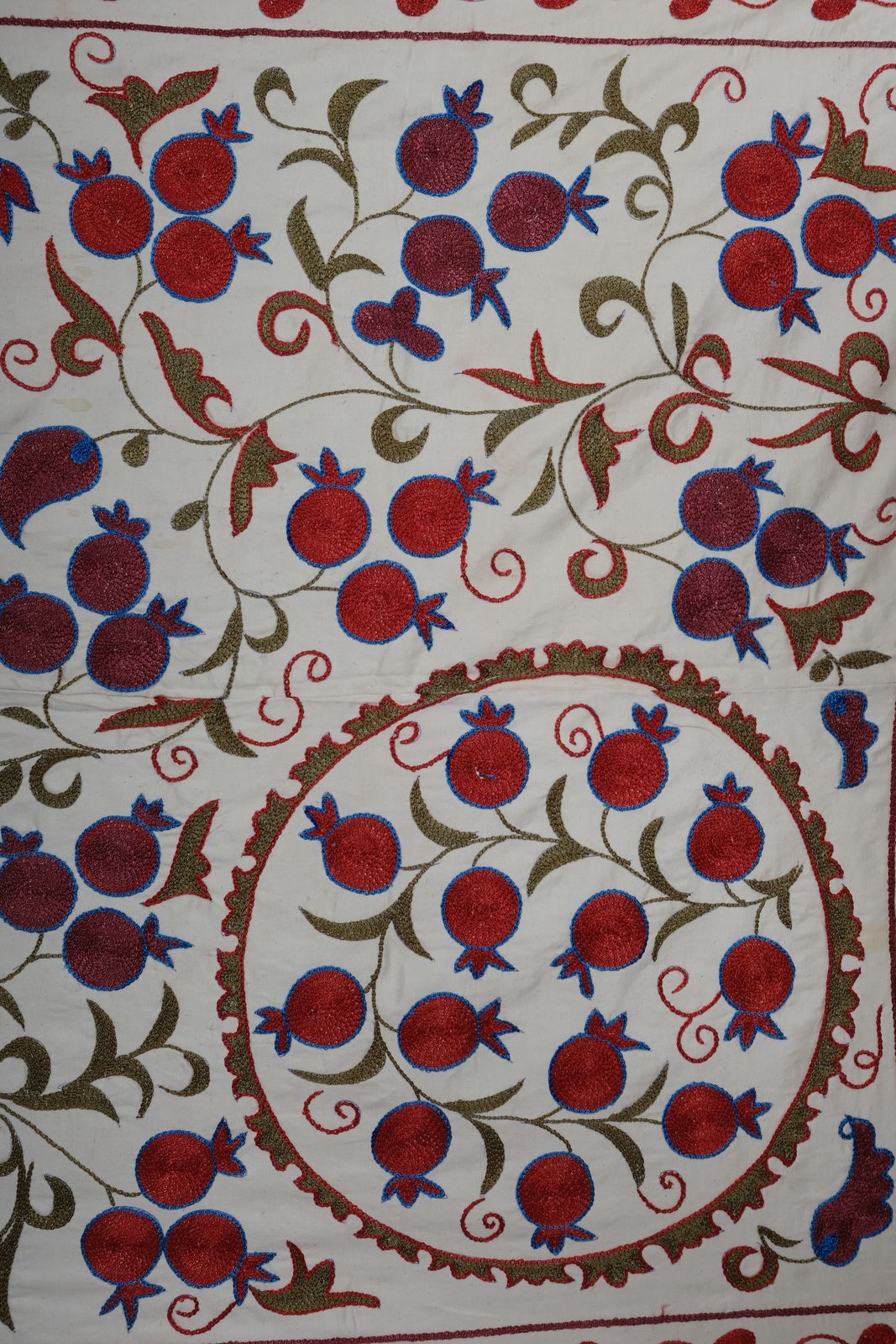 Silk Suzani From Uzbekistan, Central Asia White Silk Samarkand Wall Hanging Decor, Floral Uzbek Bedspread And Tablecloth 108 X 186 photo vintage