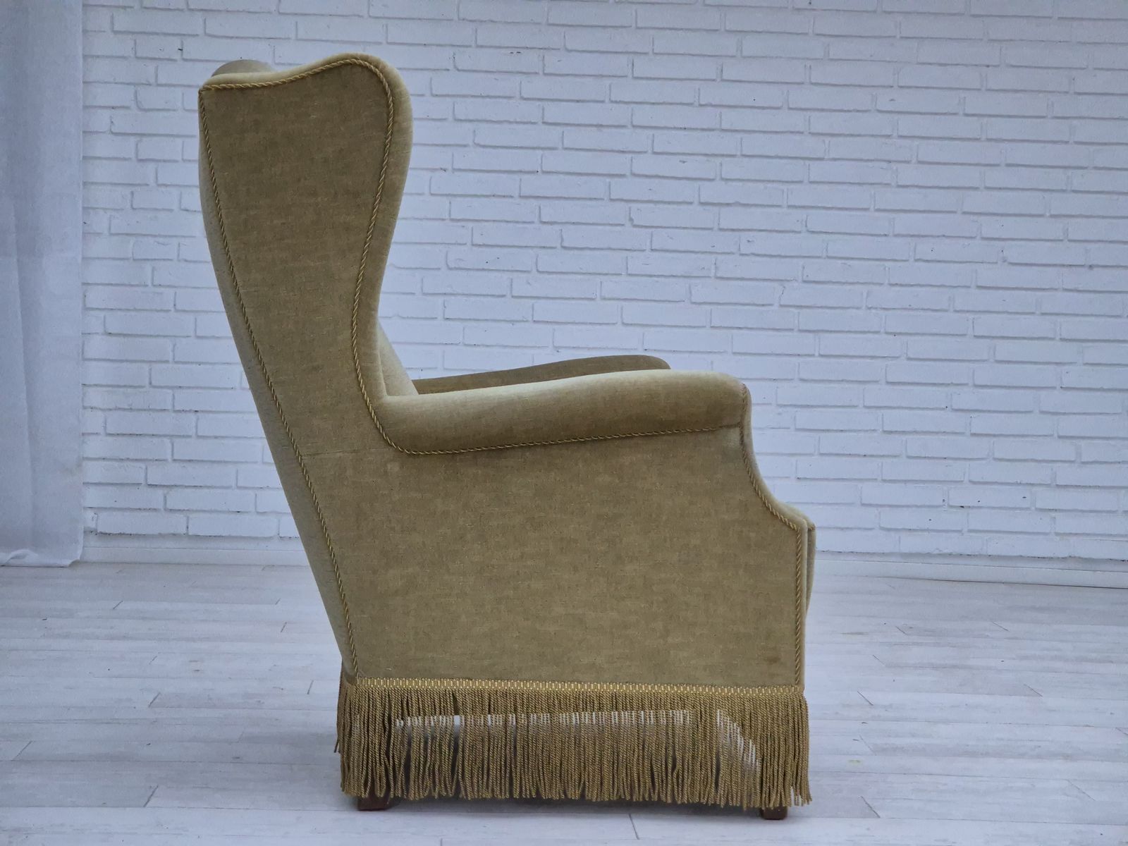 Jaren 1970, Deens Design, Wingback Fauteuil, Goede Staat, Meubelvelours, Beukenhouten Poten. photo furniture