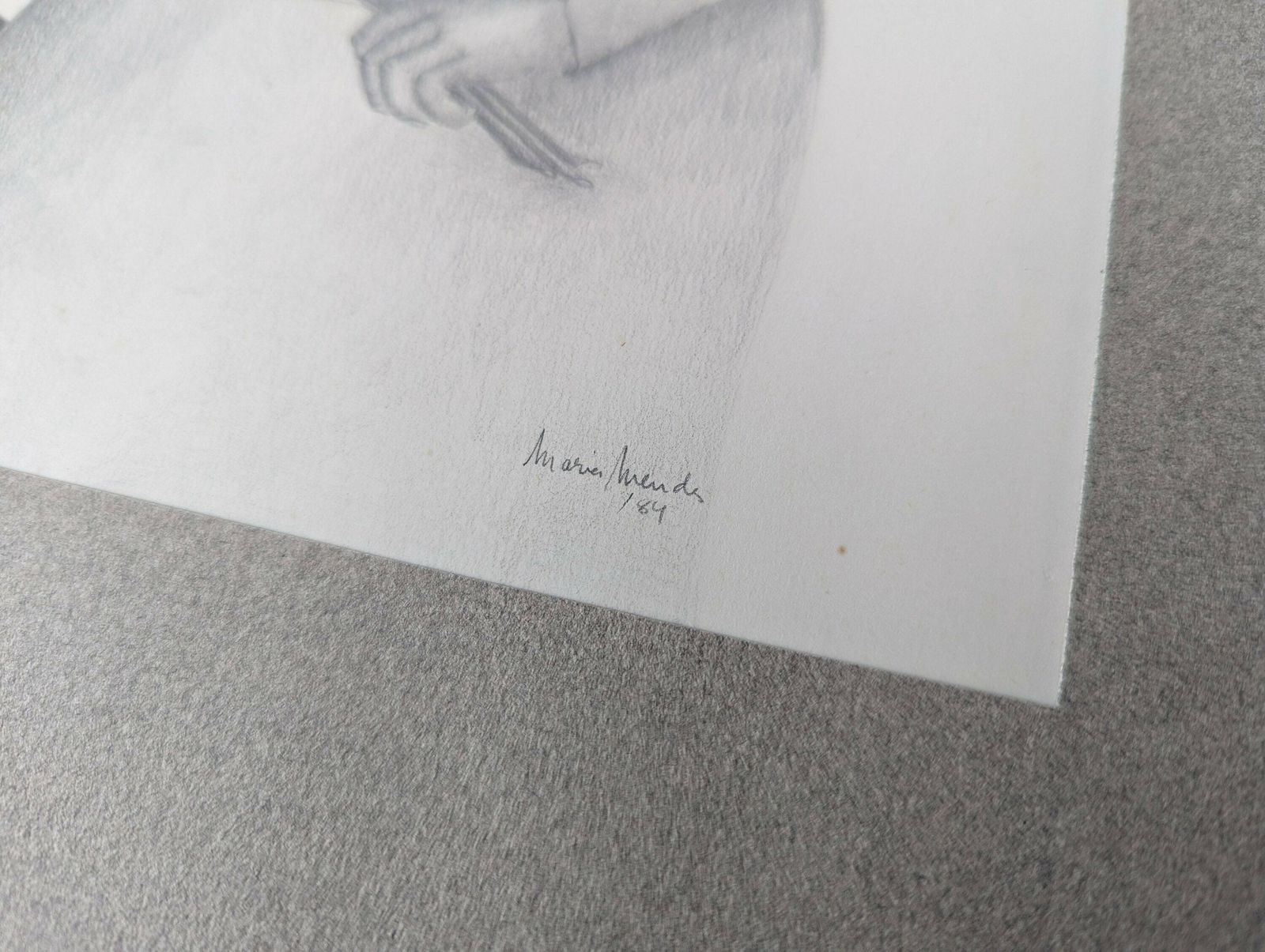 Drawing Staande Vrouw By María Esmeralda Mendes, Signed And Dated 1984 photo for sale
