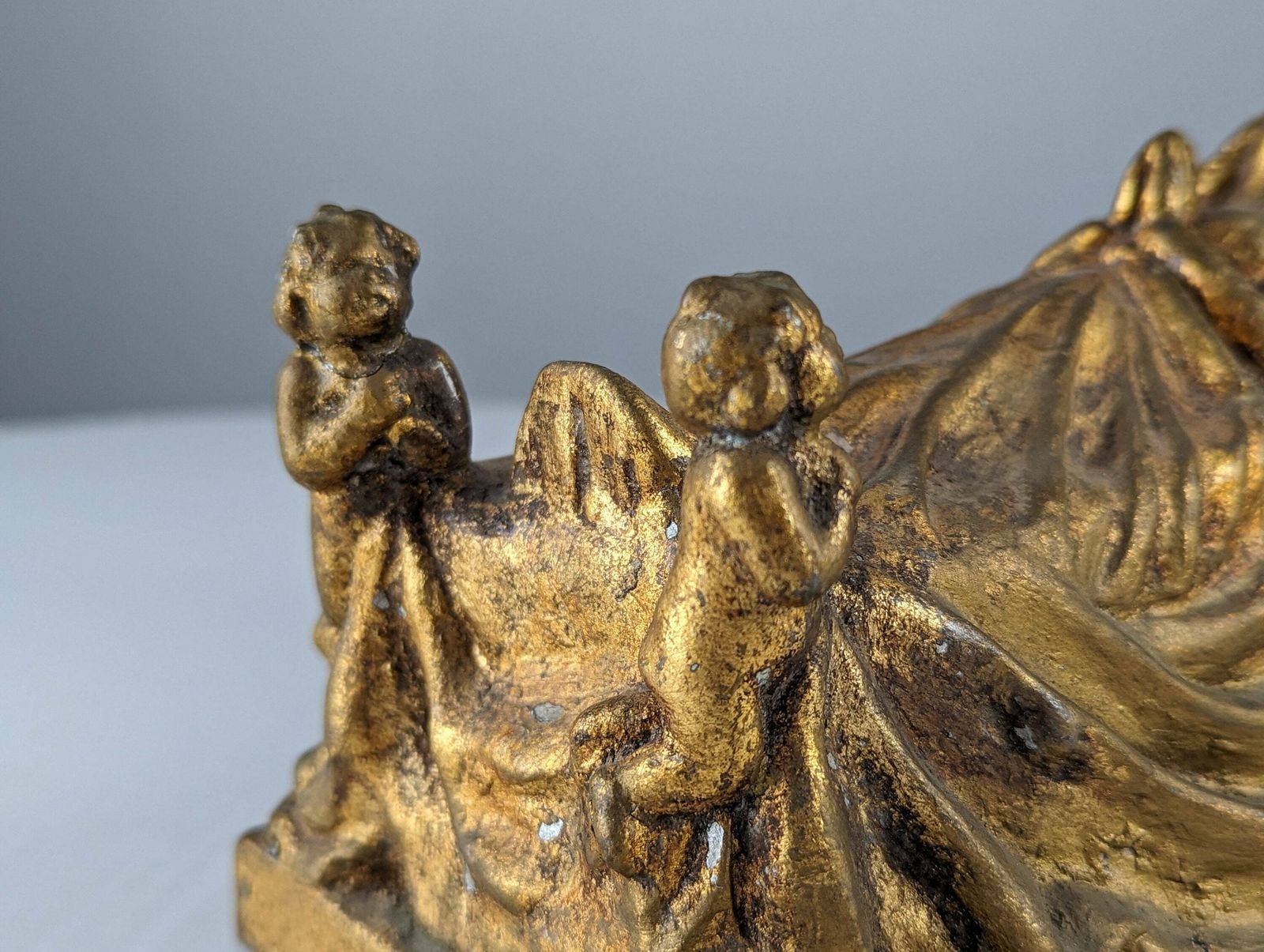Queen And Angels Sculpture In Golden Terracotta photo vinterior