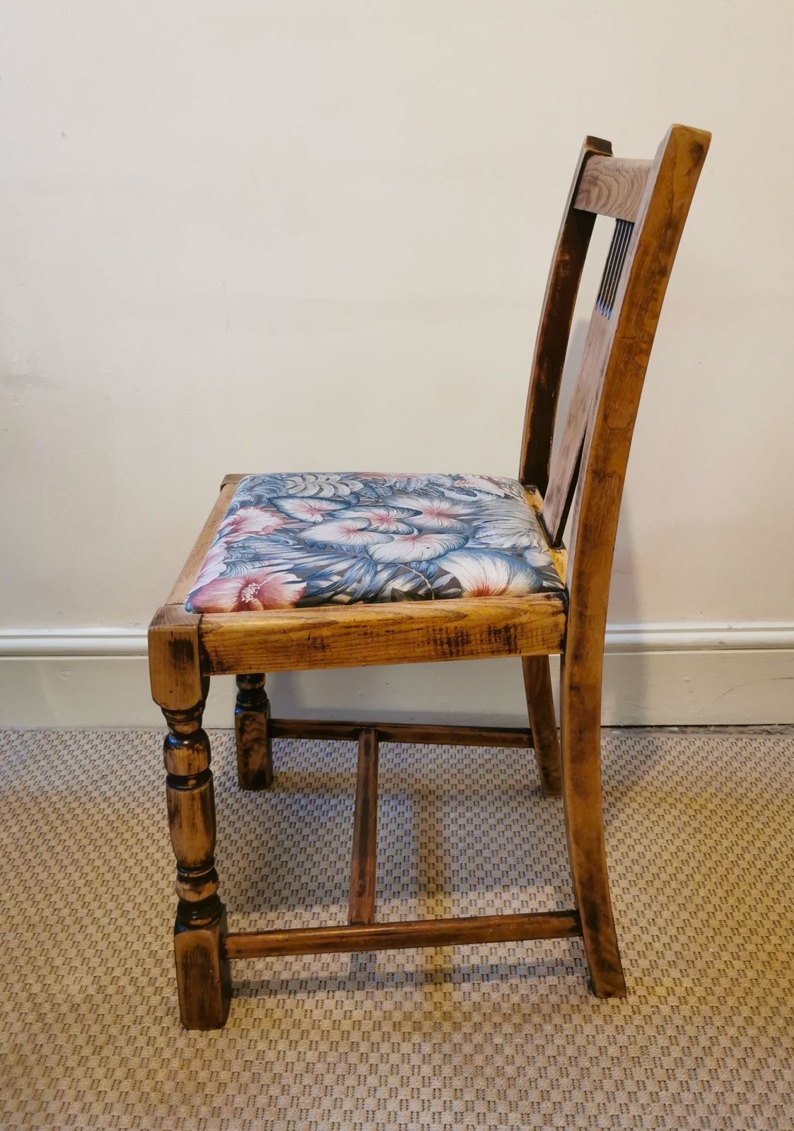 Set Of Four Unique Re Upholstered Solid Hard Wood Dining Chairs With Luxury Fabric Cushions photo vintage