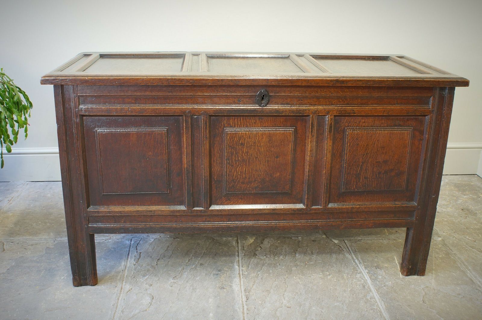 17th Century Oak Coffer., 18th Century And Earlier
