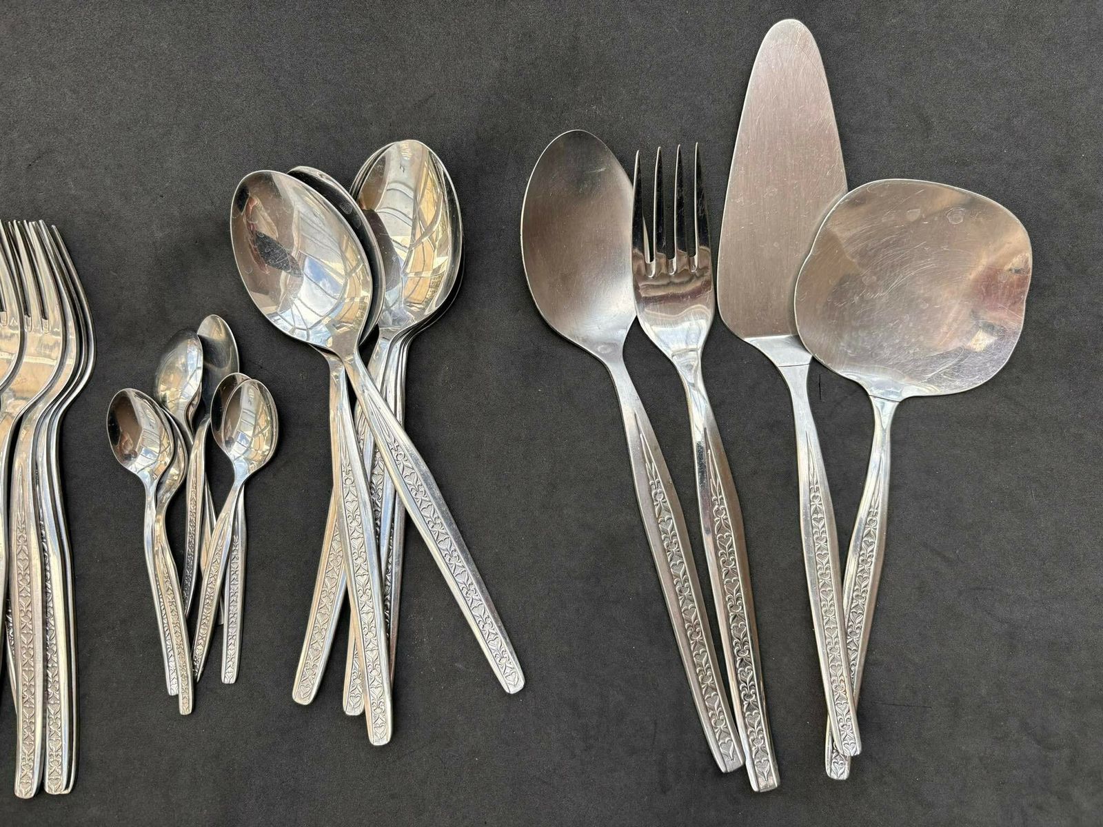 Vintage Flatware Set 28 Pieces Boho Chic Cutlery Mid Century Vintage Metal Wedding Gift Stainless Steel Table Decor Family Gift photo vintage