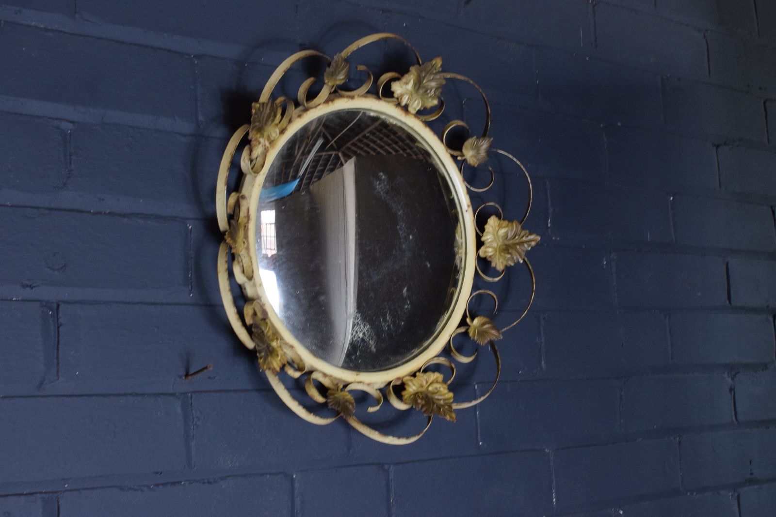 Round Convex Garden Room Mirror photo vinterior