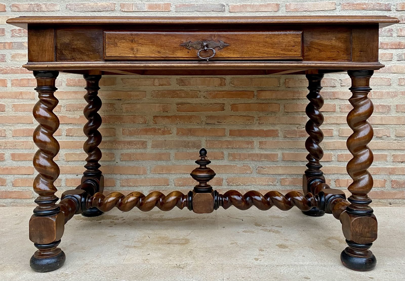 photo vinterior Early 19th Century French Walnut Work Table Or Desk With One Drawer