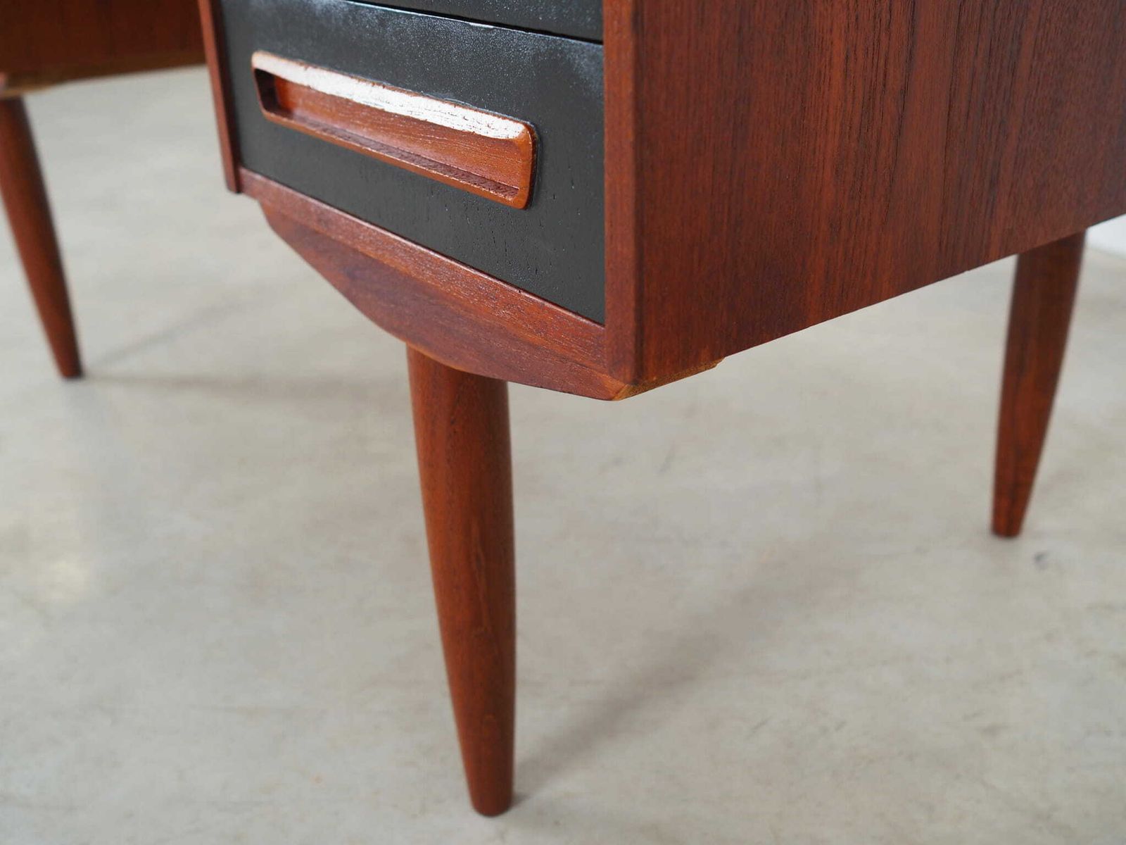photo vintage Teakhouten Bureau, Deens Design, Jaren 1970, Fabrikant: A.P. Møbler Svenstrup
