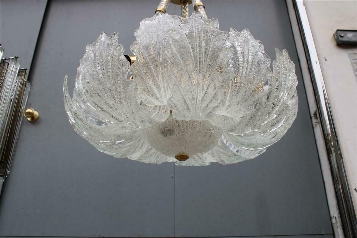 photo vintage Round Italian Flowered Chandelier From The 70s In Murano Glass. Brass Parts With Golden Plate