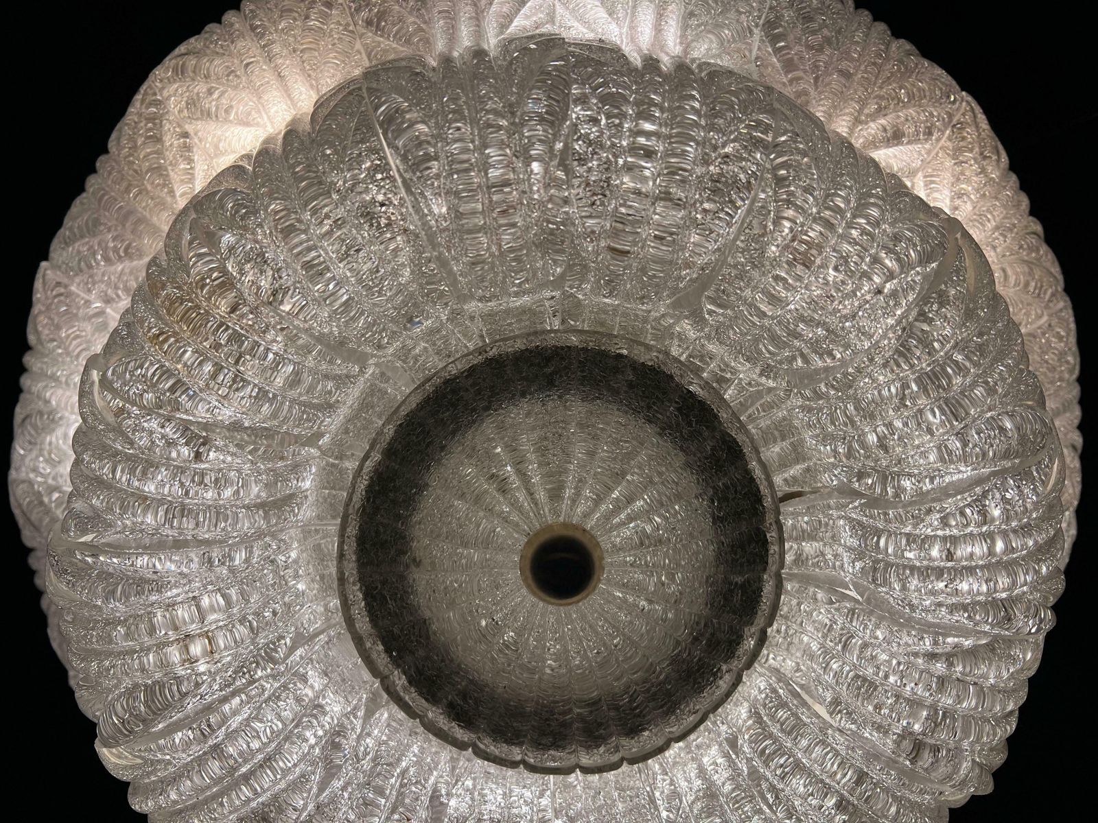 photo furniture Luxurious And Sophisticated Chandelier By Barovier & Toso, Murano, 1940s