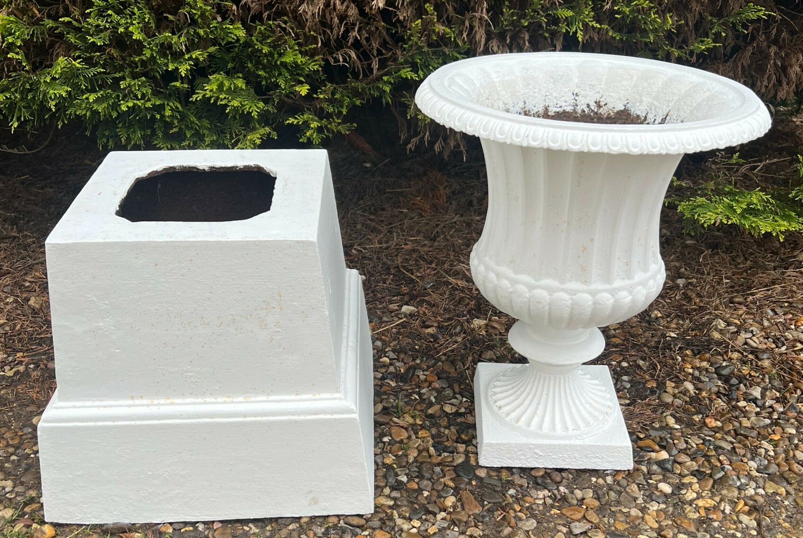 19th.Century Cast Iron Garden Urn On Stand photo vinterior