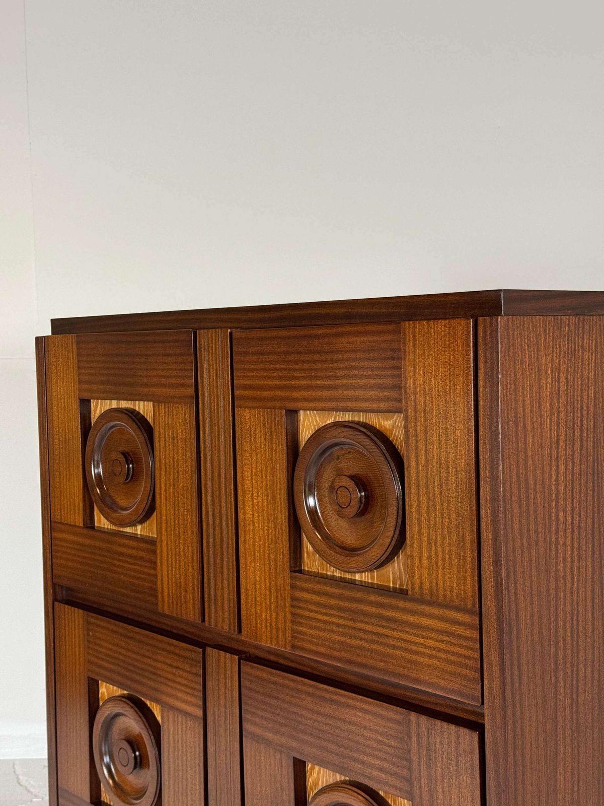 photo furniture Walnootbruin Brutalistisch Barmeubel, Decoene