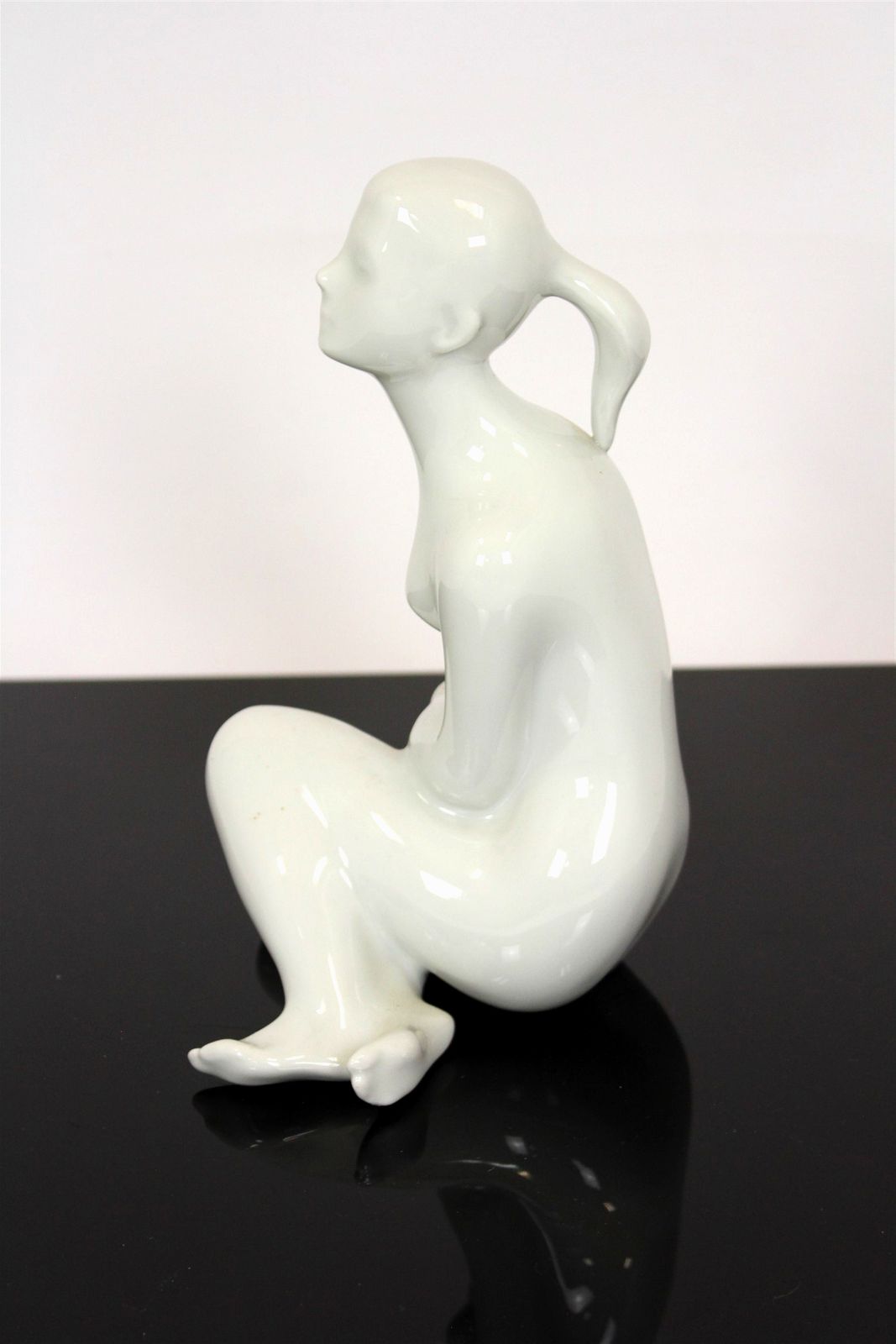 photo vintage Figurine Of A Naked Woman, Royal Dux, Czechoslovakia, 1960s