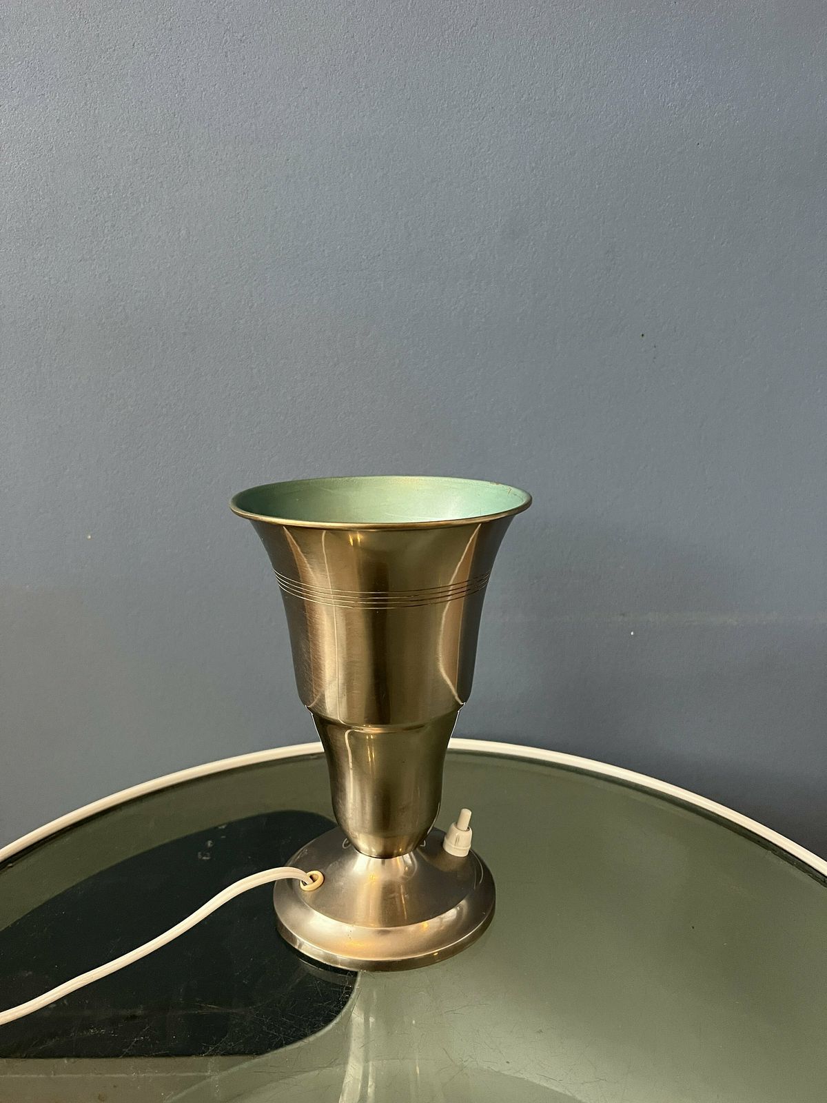 Metalen Trompet Uplighter 'Cup' Tafellamp In Zilverkleur photo vinterior