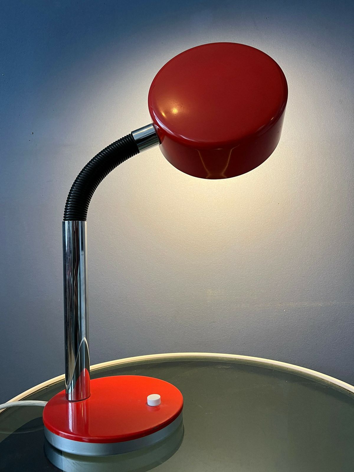 Rode Verstelbare Mid Century Cosack Tafellamp photo Verlichting