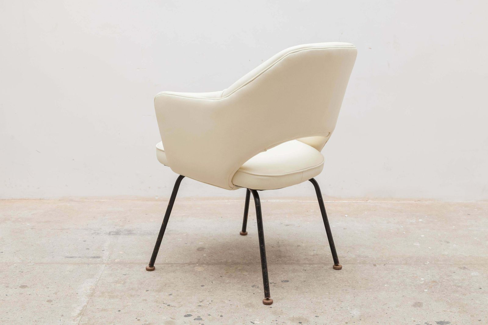 Knoll Arm Desk, Conference Chair Designed By Eero Saarinen photo buy