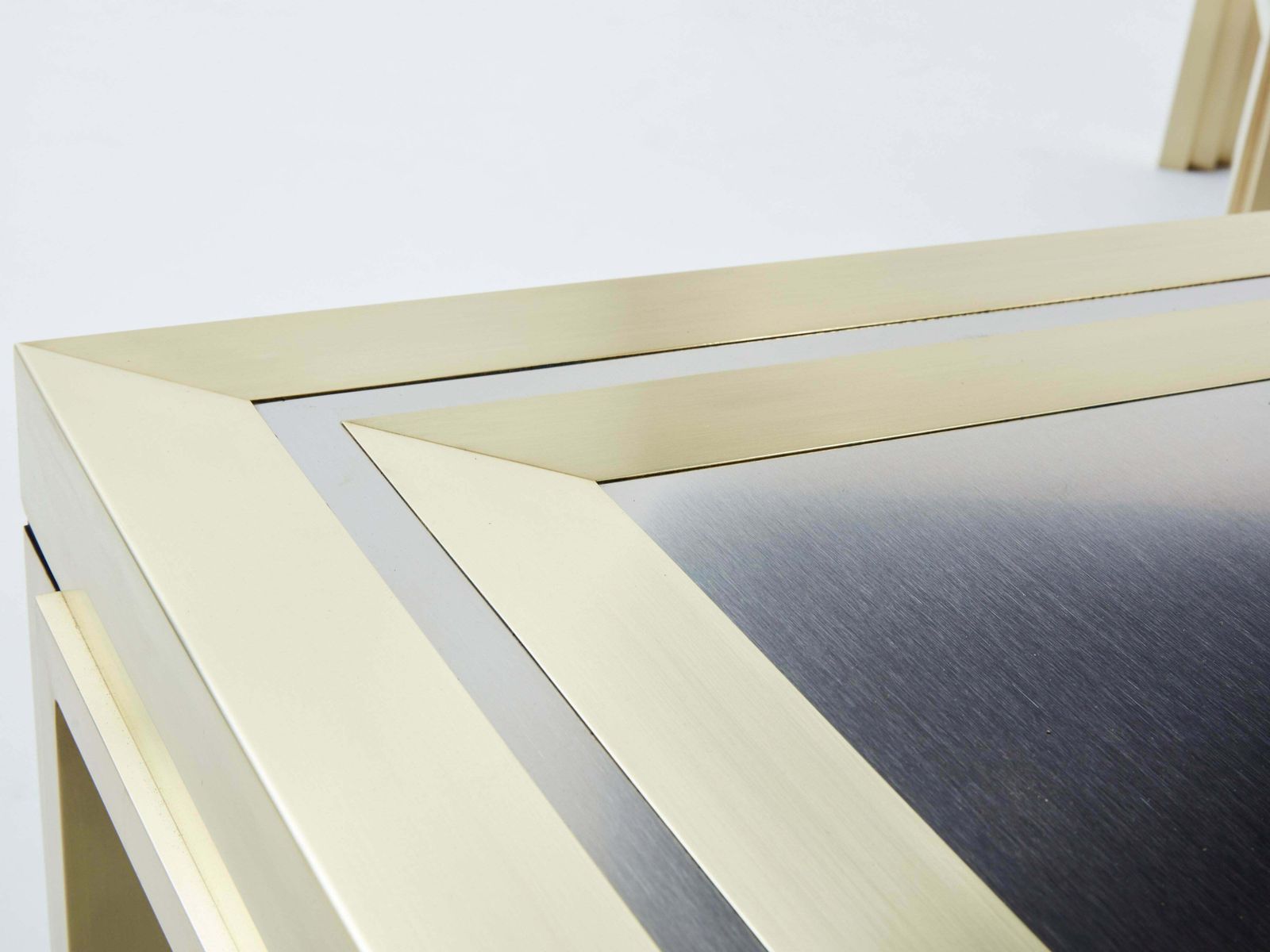 photo furniture Tables basses Giacomo Sinopoli en acier inoxydable et laiton brossé, années 1970 - 15 192,22 £ la paire